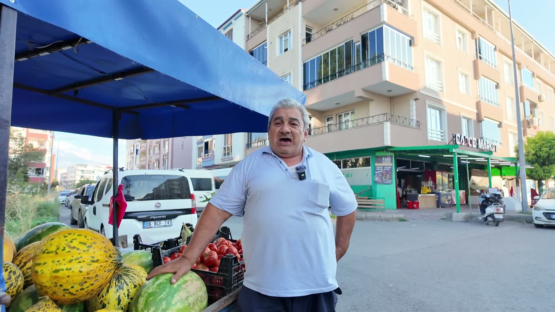 60 yaşındaki esnaf, çapa makinesini seyyar manava dönüştürdü