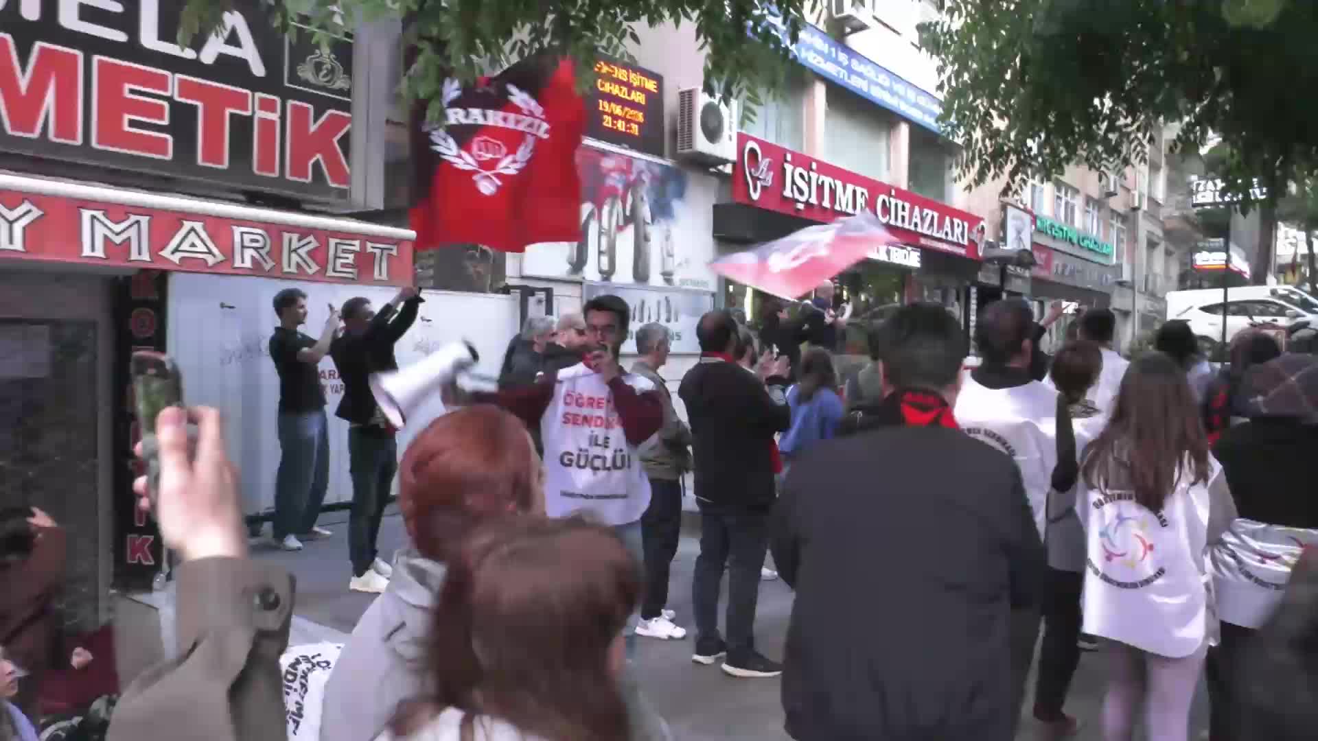 Gözaltına alınan 9 öğretmen serbest bırakıldı