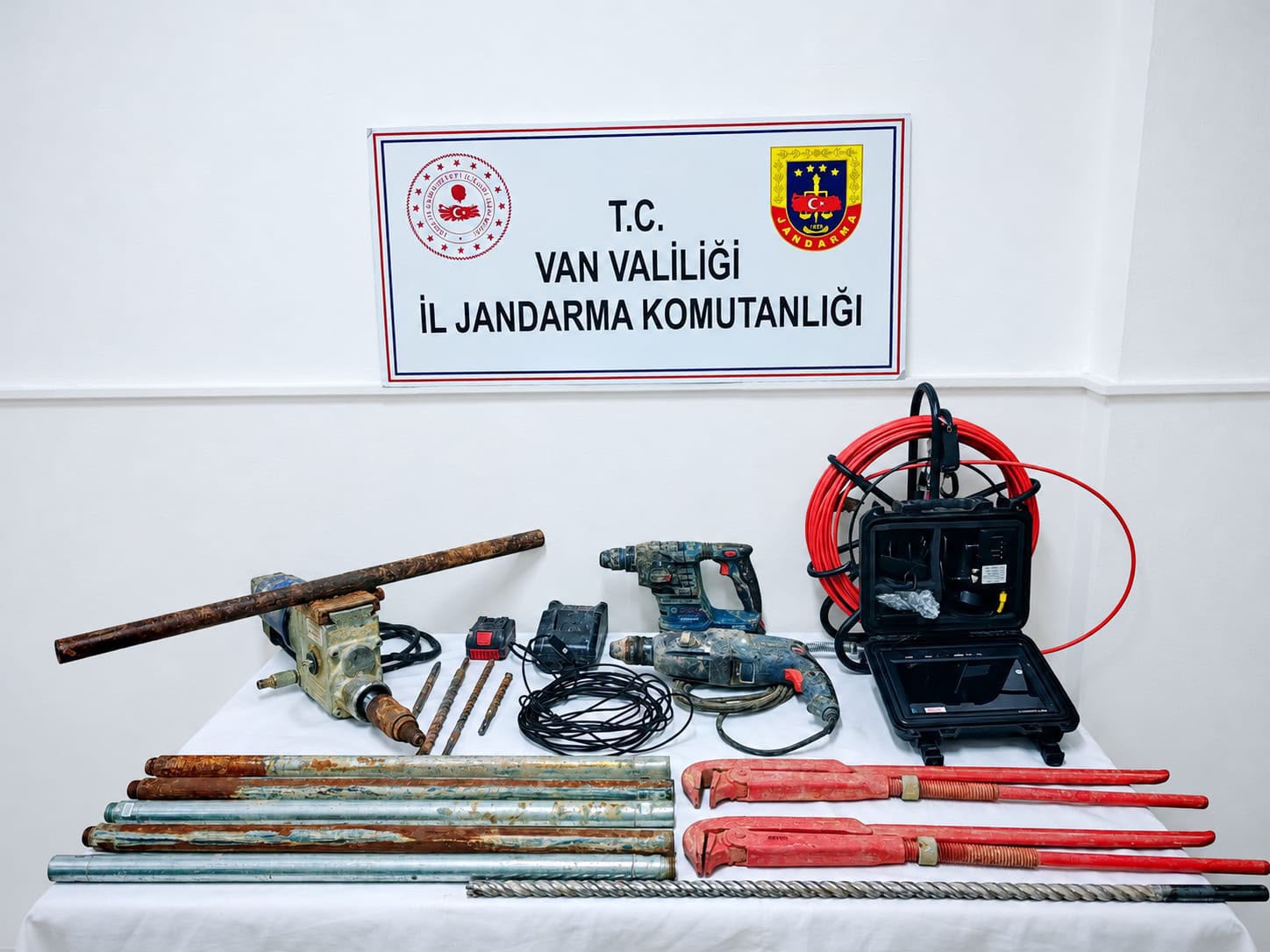 Van’da birinci derece sit alanında kaçak kazıya suçüstü: 2 gözaltı