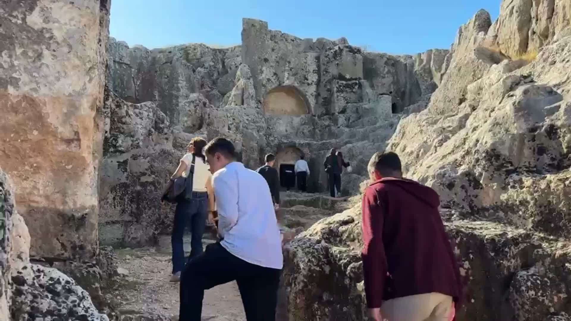 Adıyaman Belediyesi’nden YKS’ye hazırlanan öğrencilere Perre Antik Kenti gezisi
