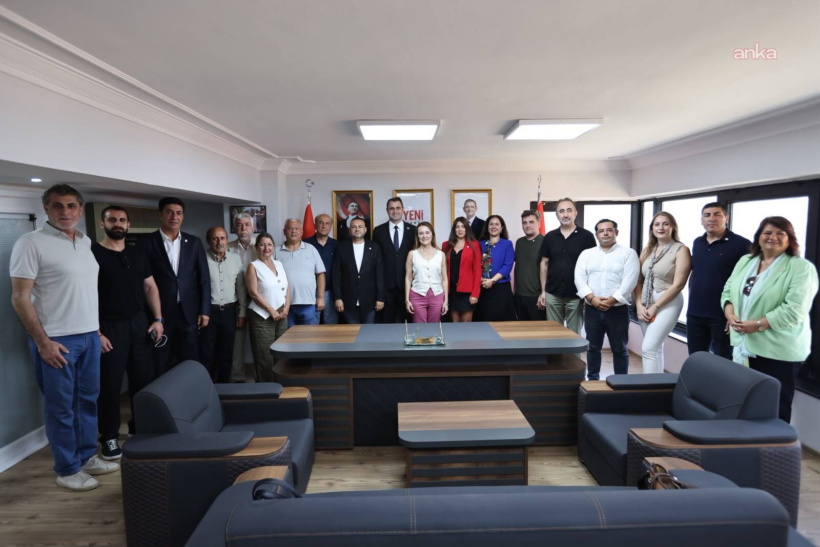 Karabağlar ve Konak belediye başkanları YENİ Parti'ye katıldı