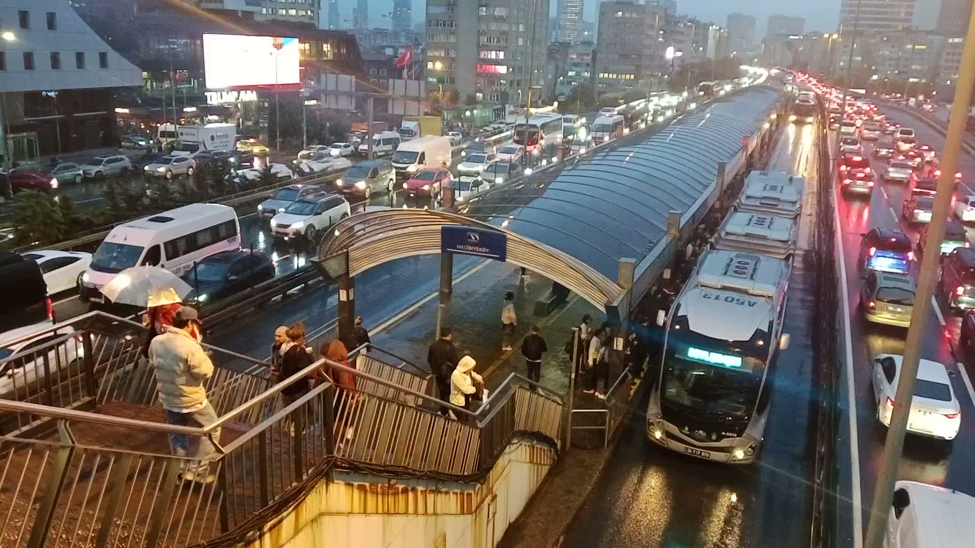 İstanbul'da trafik yoğunluğu yüzde 89'a ulaştı