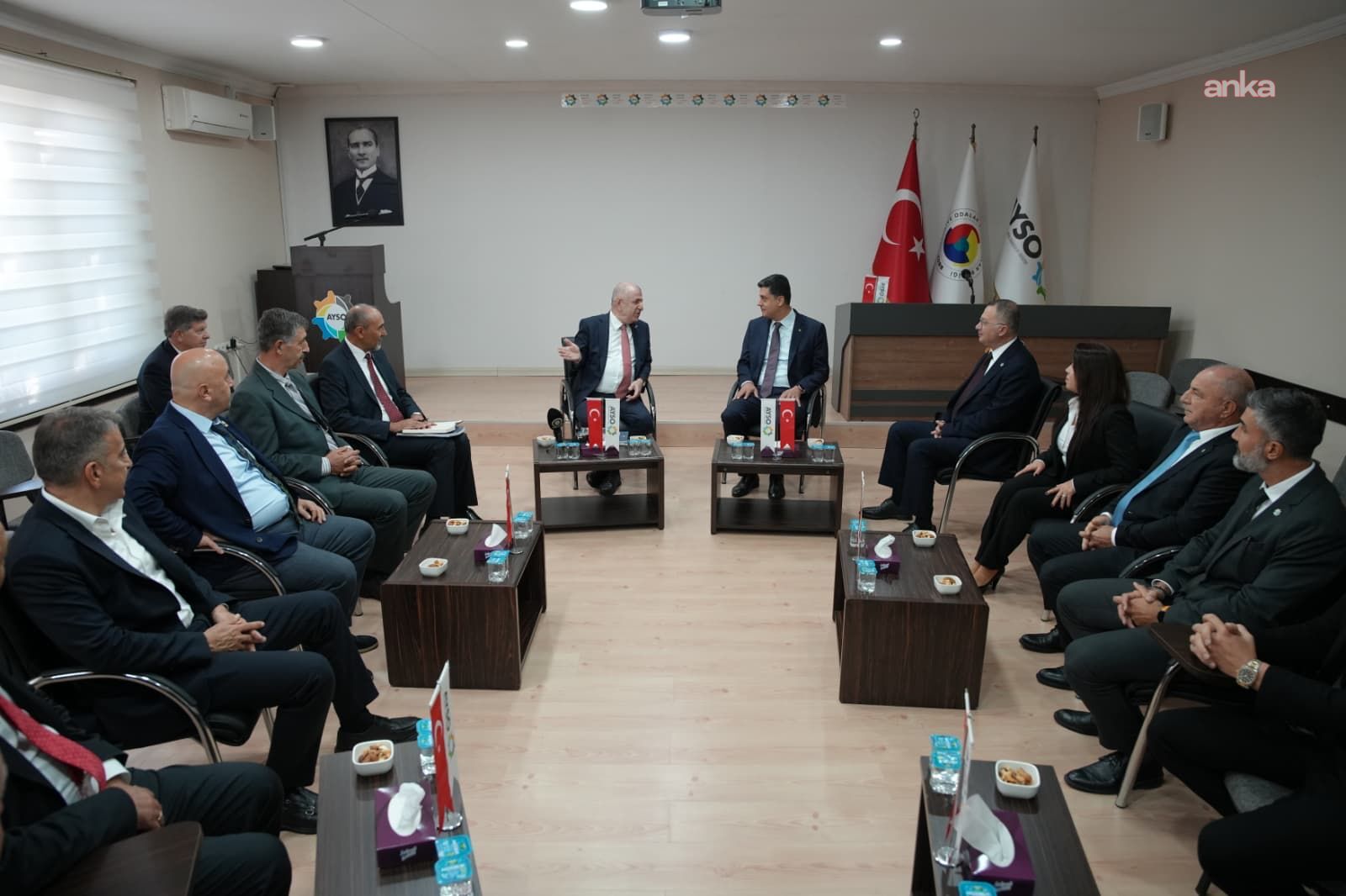 Ümit Özdağ, Aydın’da oda ve vakıf ziyaretleri yaptı, esnafla buluştu