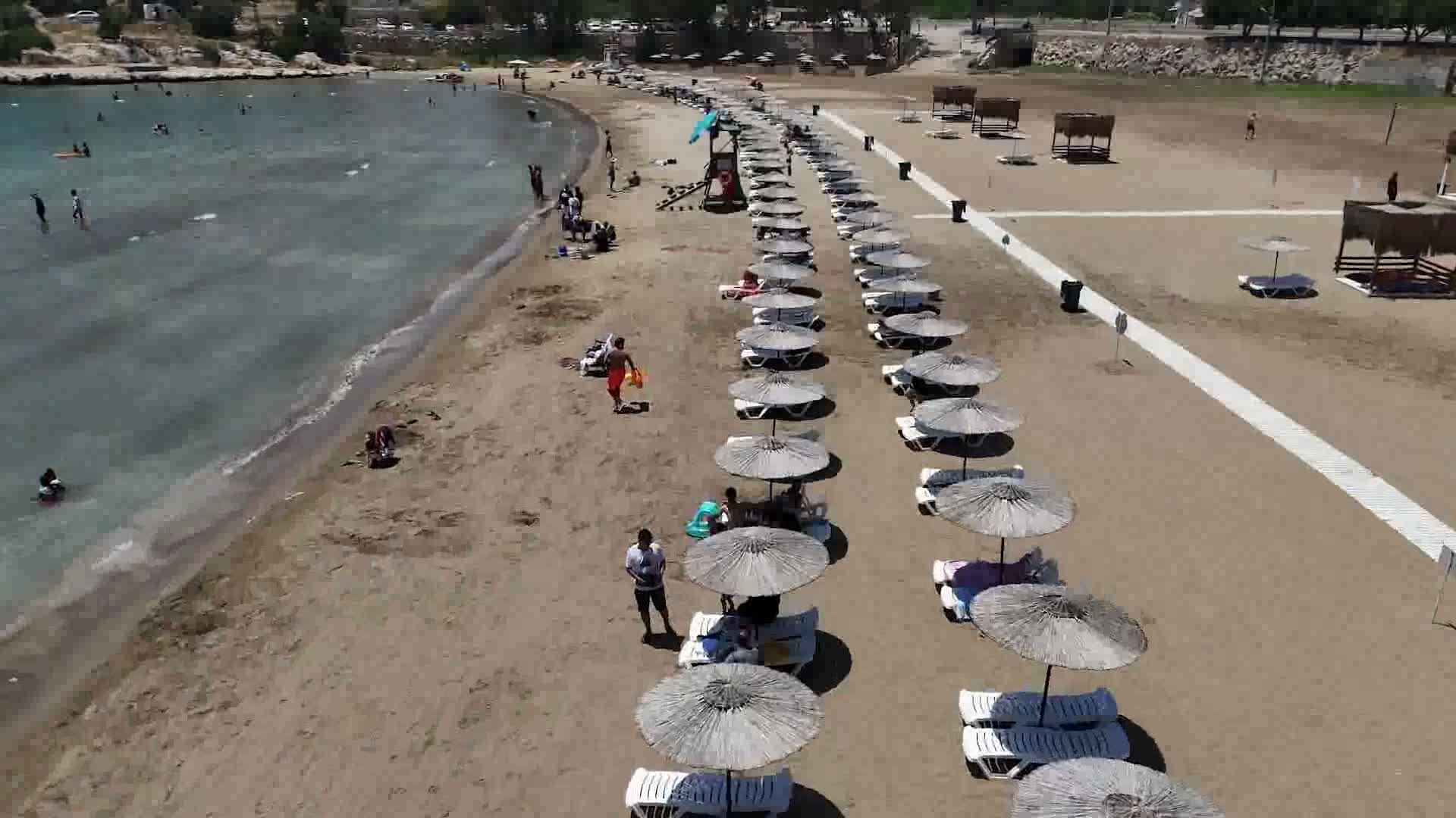 Mersin Büyükşehir Belediyesi, 4 mavi bayraklı plajı ile ziyaretçilerini ağırlamaya devam ediyor