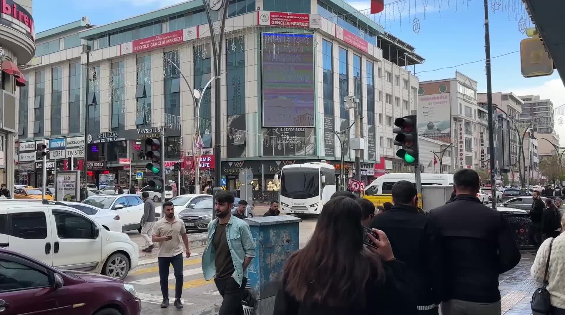 ABD ve İsrail'in İran'a saldırıları Van turizmini etkiledi: "Otellerin doluluk oranı düştü"