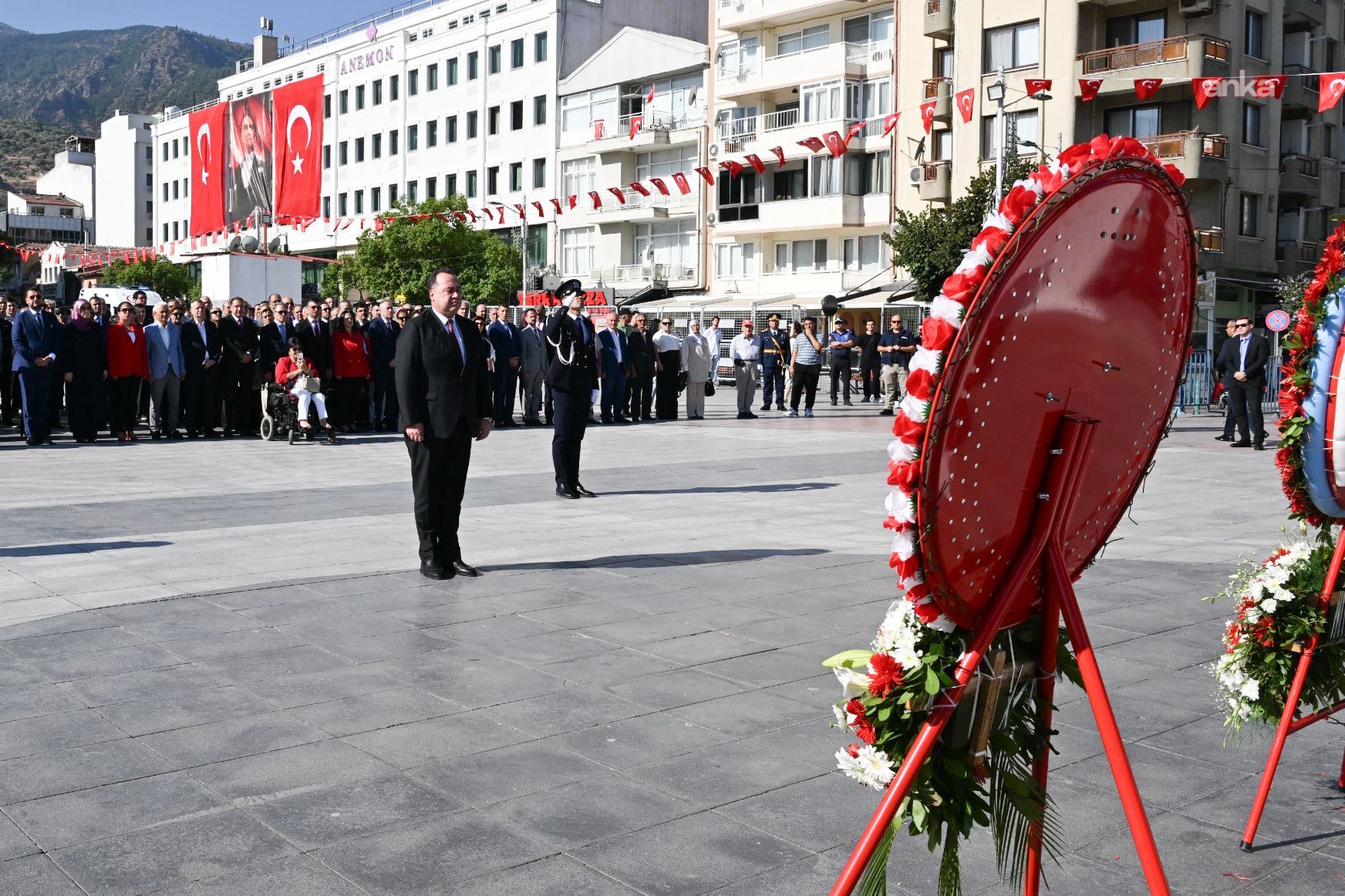 Manisa’da Zafer Bayramı coşkusu, Cumhuriyet Meydanı’nda başladı