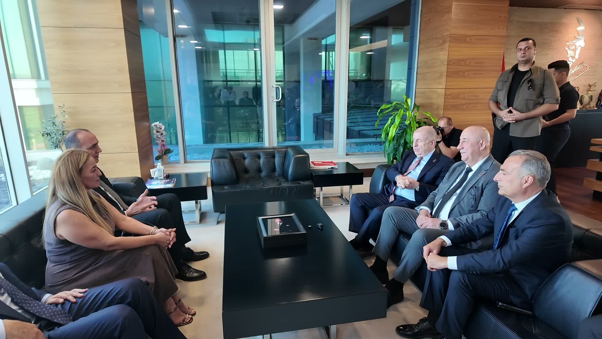 Ümit Özdağ, Konyaaltı Belediye Başkanı Cem Kotan'ı ziyaret etti