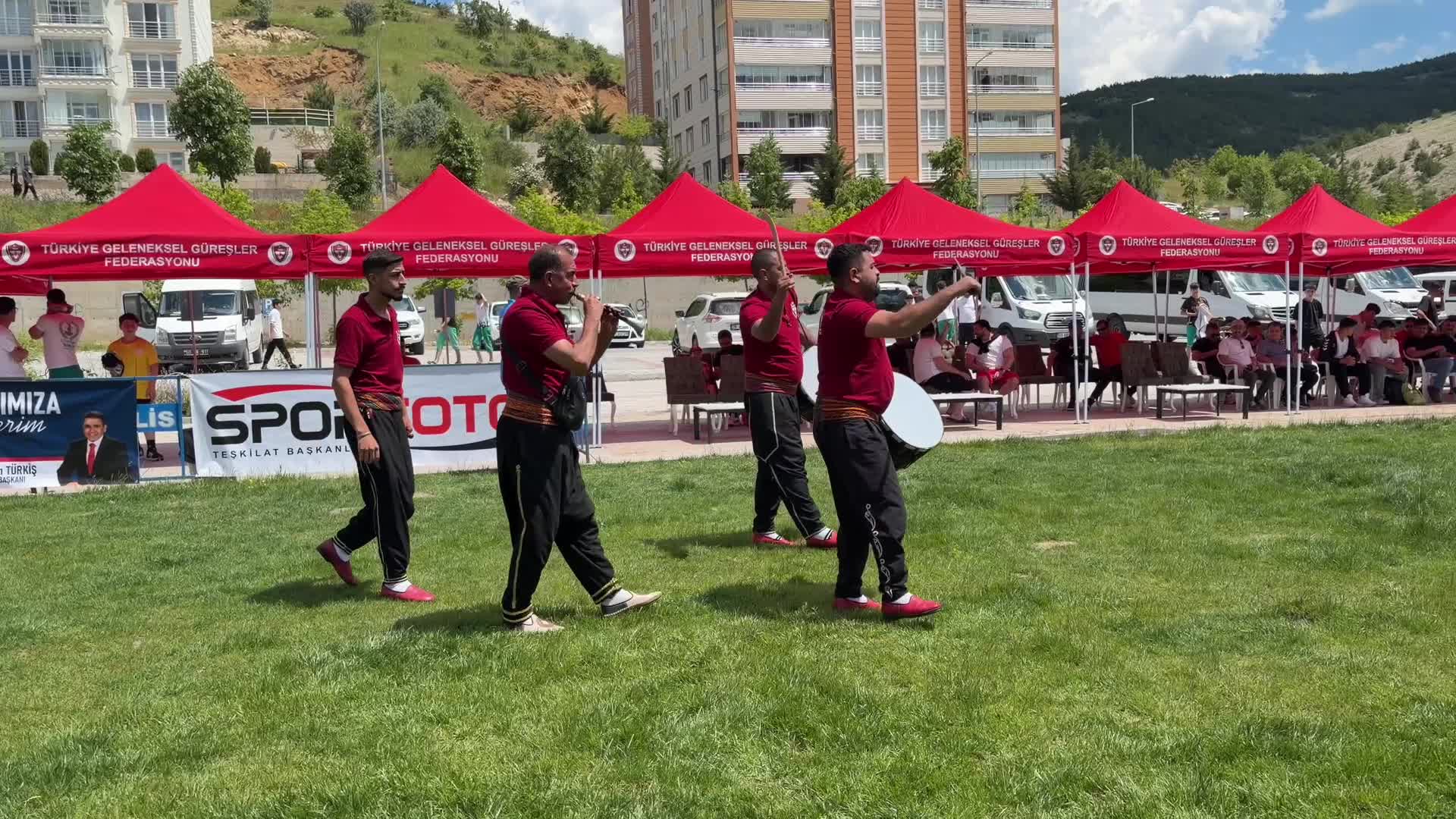 Gençler ve Yıldızlar Karakucak Türkiye Güreş Şampiyonası, 1500 sporcunun katılımı ile Yozgat’ta başladı