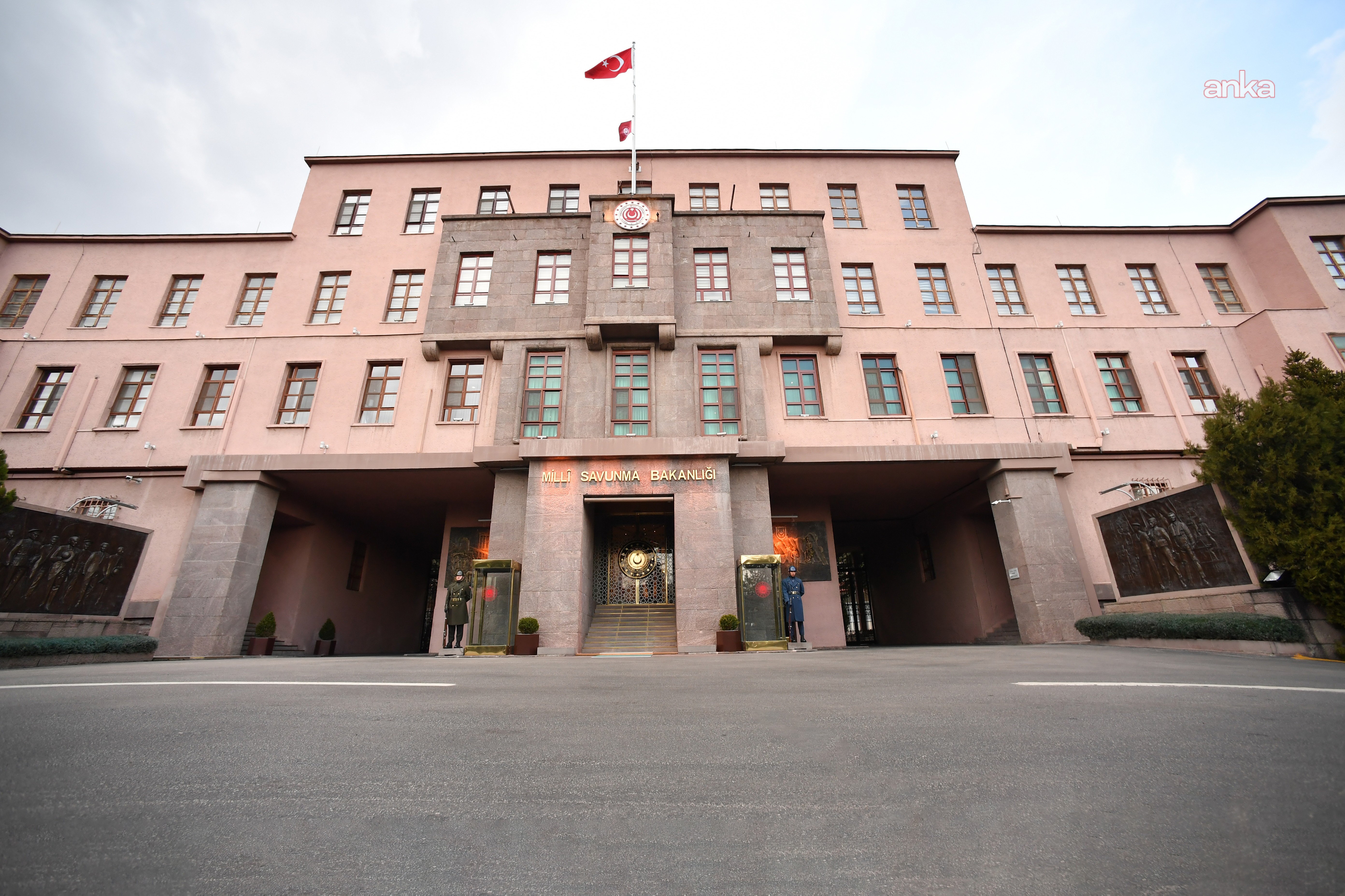 MSB, SBÜ'de askeri öğrencilere sağlanan imkanları anımsattı: Eğitim süresince tüm ihtiyaçları karşılanıyor, harçlık veriliyor