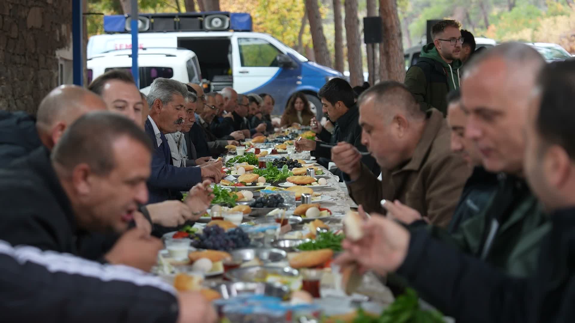 Manisa Büyükşehir Belediye Başkanı Dutlulu, muhtarlarla buluştu: "Kırsal yaşamı güçlendirmeliyiz"
