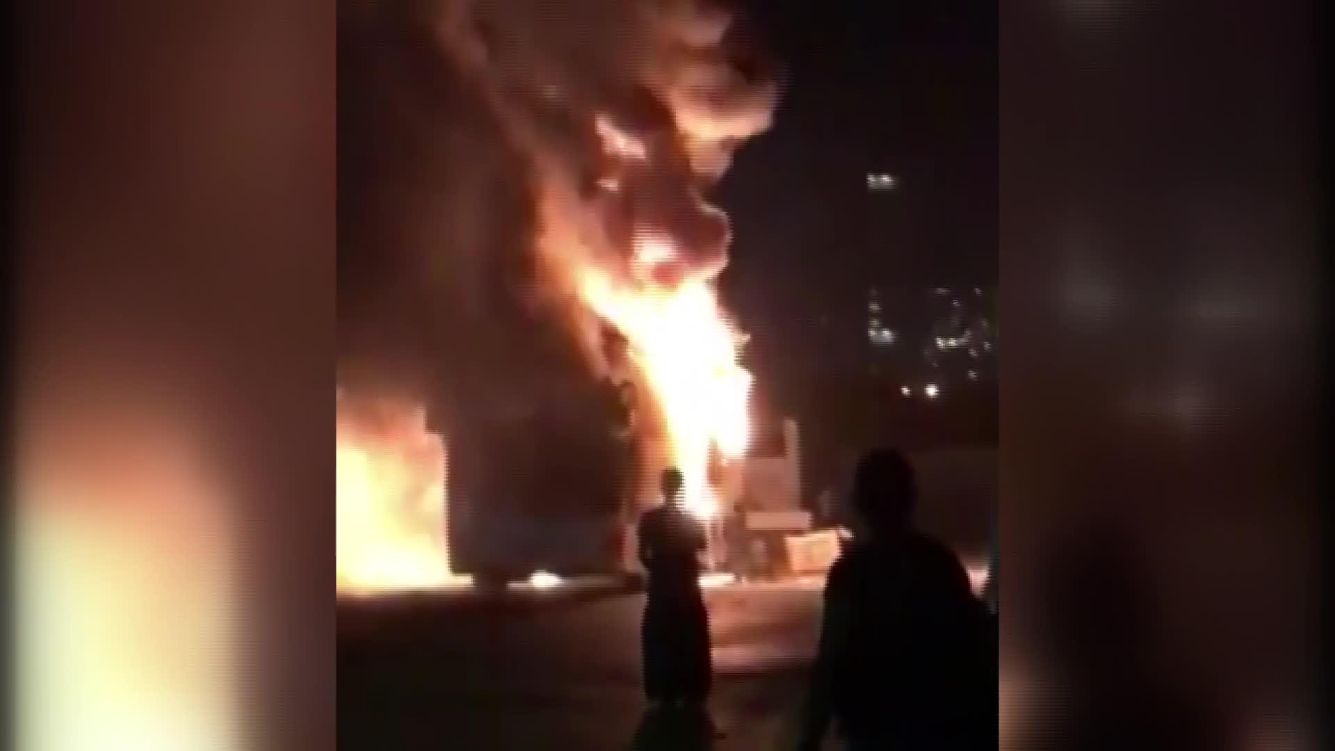 İZMİR OTOGARI'NDA PARK HALİNDE OTOBÜS ALEV ALDI