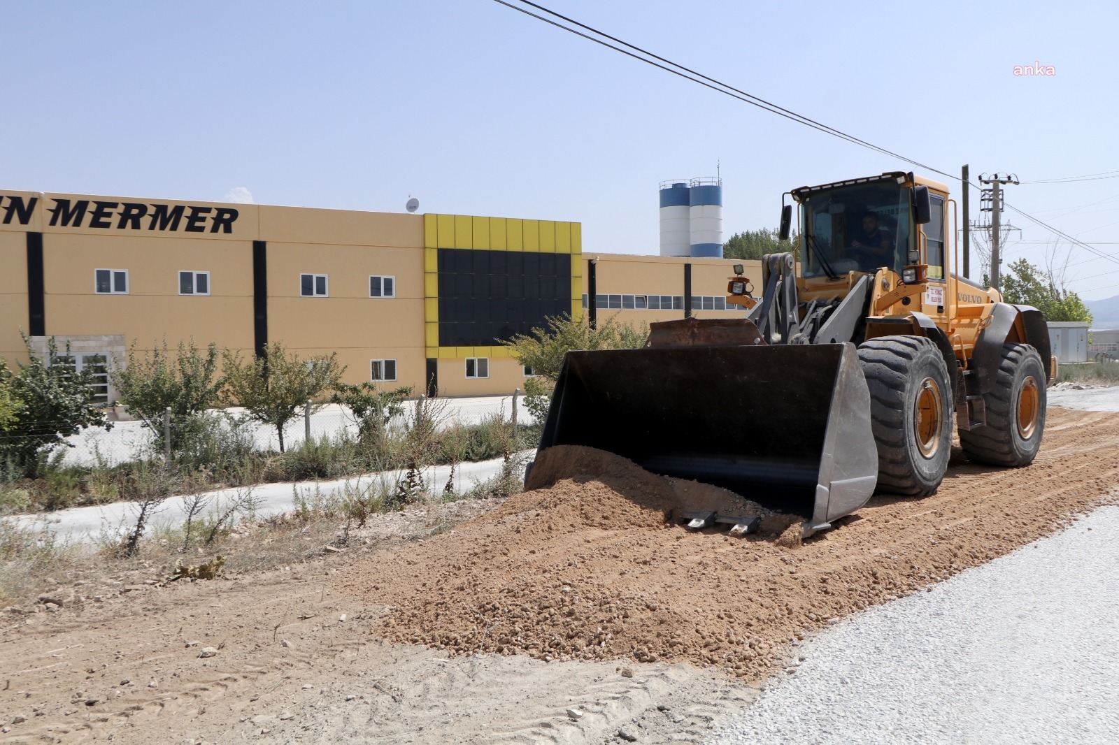 HONAZ BELEDİYESİ YOL ÇALIŞMALARINI SÜRDÜRÜYOR