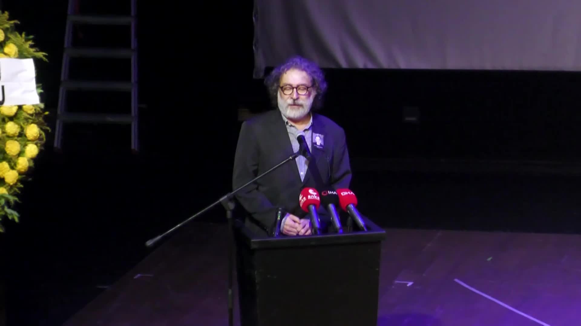 CİVAN CANOVA'YA İSTANBUL'DA SON YOLCULUĞUNA UĞURLANDI: 48 YILLIK DOSTUNA GÖZYAŞLARIYLA VEDA ETTİ