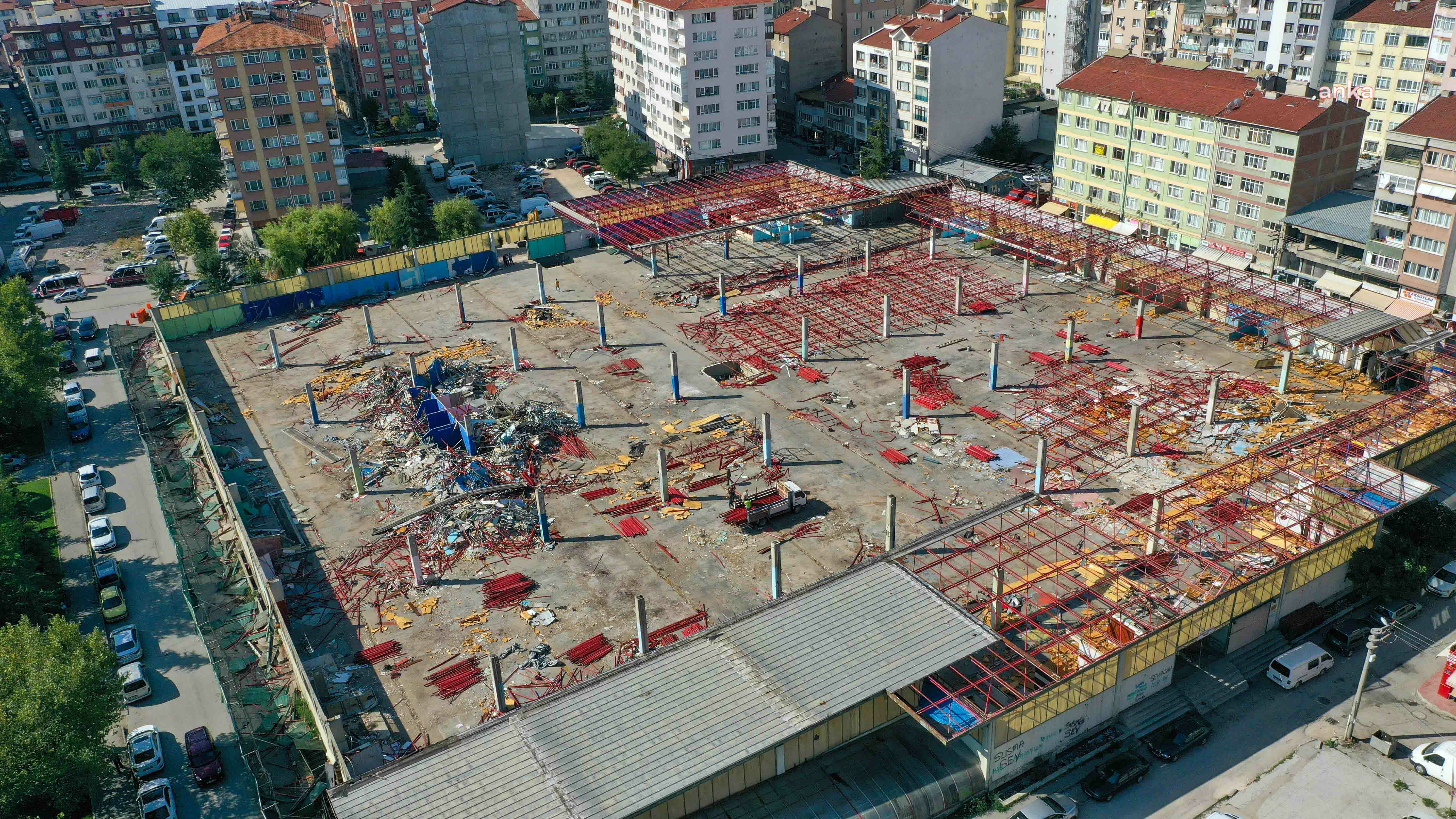KURTULUŞ KAPALI PAZAR YERİ’NDE YIKIM ÇALIŞMALARI SÜRÜYOR