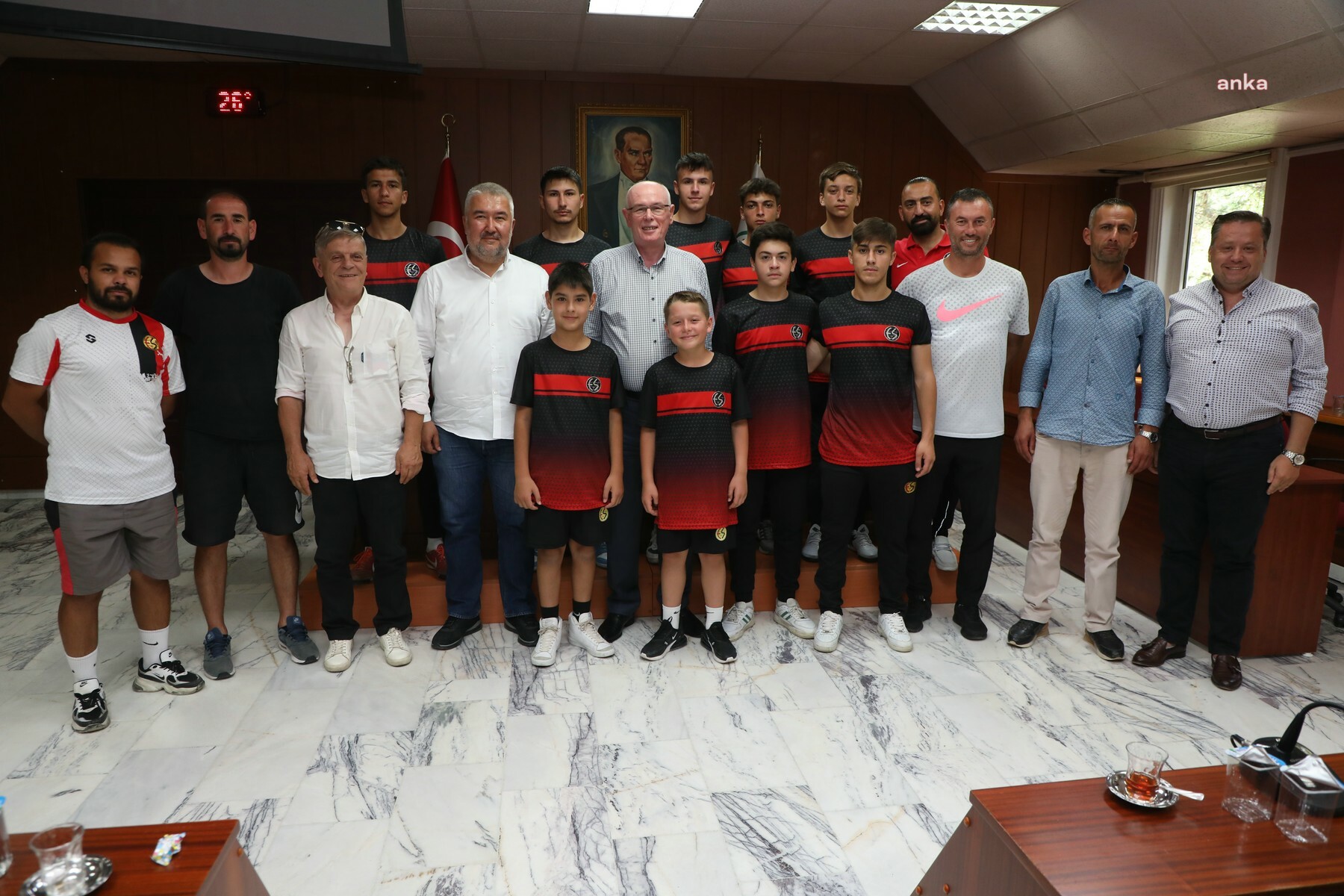 ESKİŞEHİRSPOR ALTYAPISINDAN BAŞKAN KURT’A TEŞEKKÜR ZİYARETİ