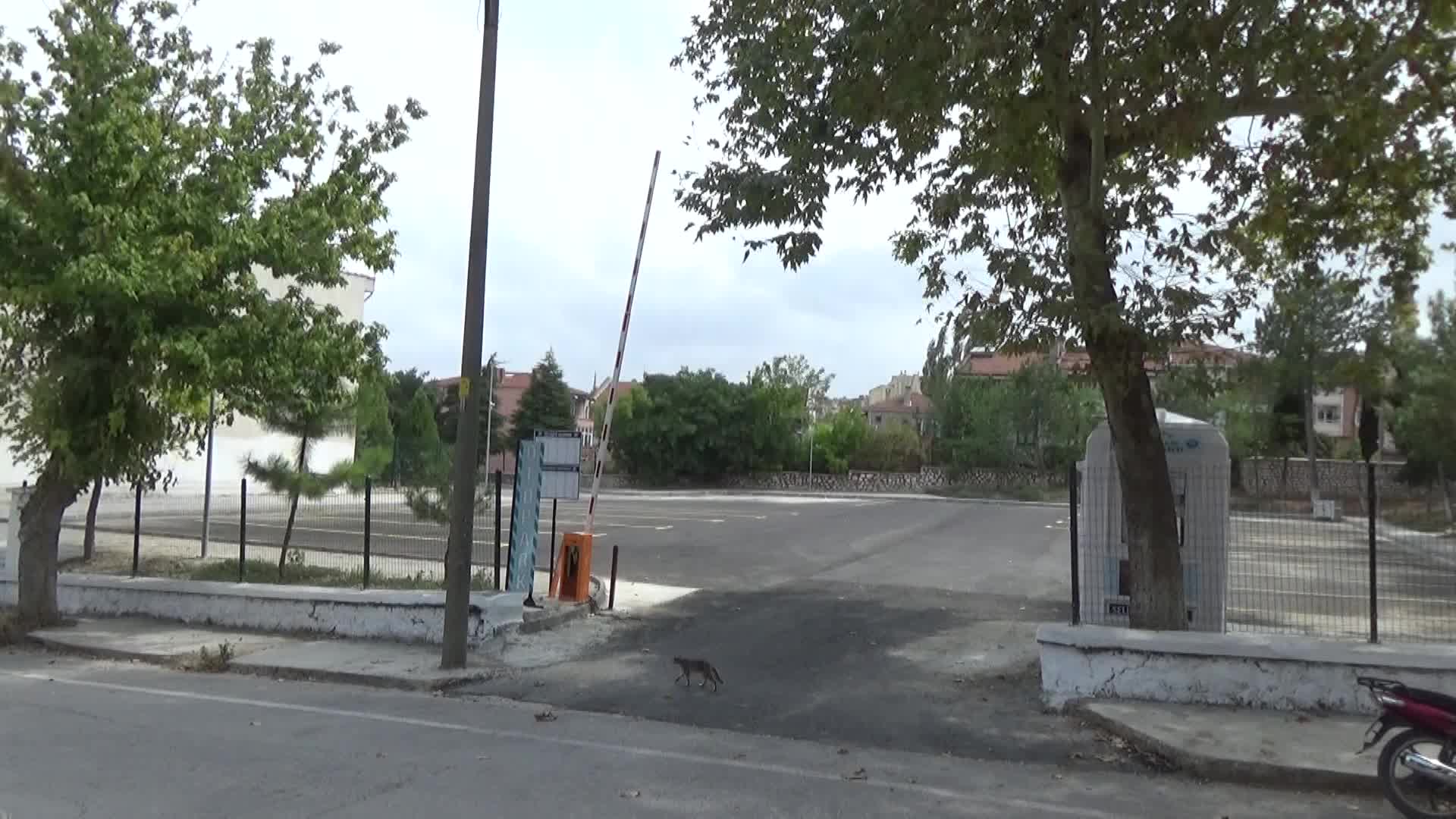 EDİRNE'DE YIKILAN OKULUN YERİNE OTOPARK YAPILDI