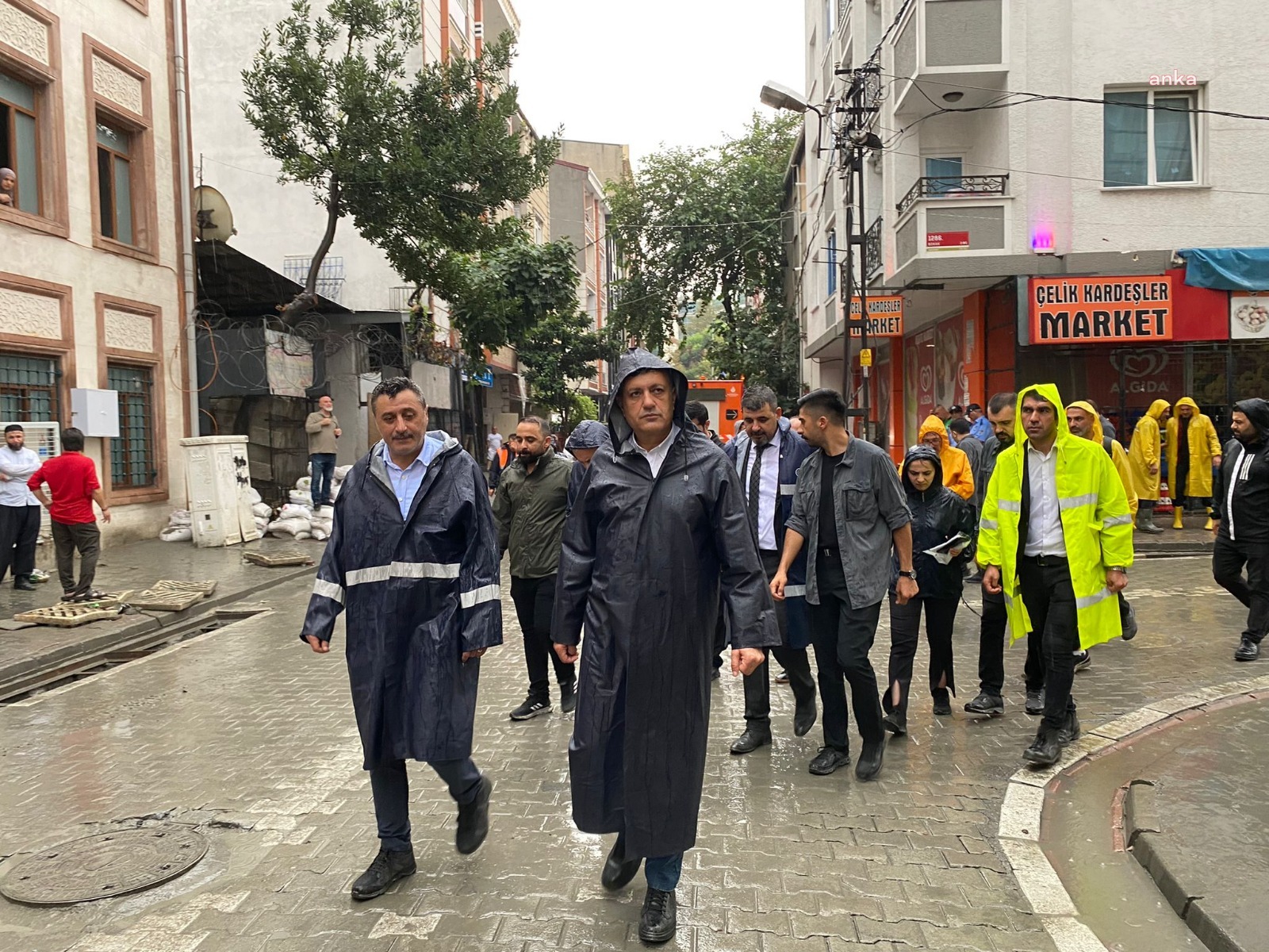 ESENYURT’TA ŞİDDETLİ YAĞIŞA KARŞI ÖNLEM