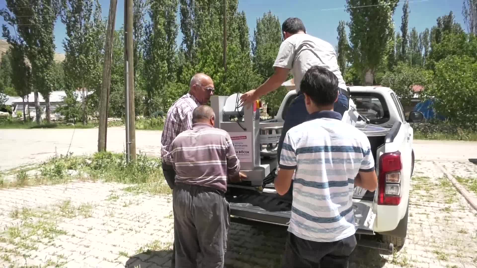 ANTALYA BÜYÜKŞEHİR’İN 'HAMUR YOĞURMA MAKİNESİ' DESTEĞİ SÜRÜYOR