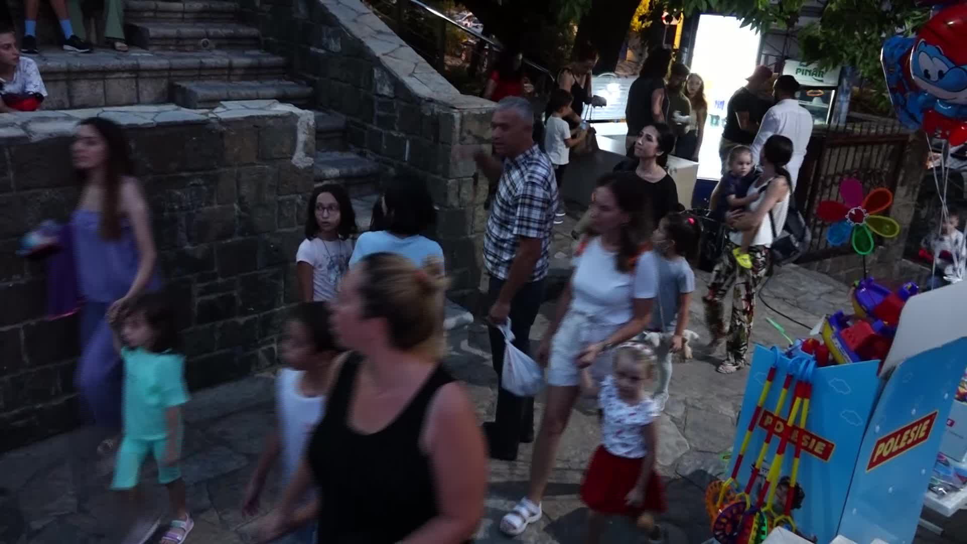 MARMARİS'TE BİNLERCE ÇOCUK HEP BİRLİKTE ŞARKILAR SÖYLEDİ