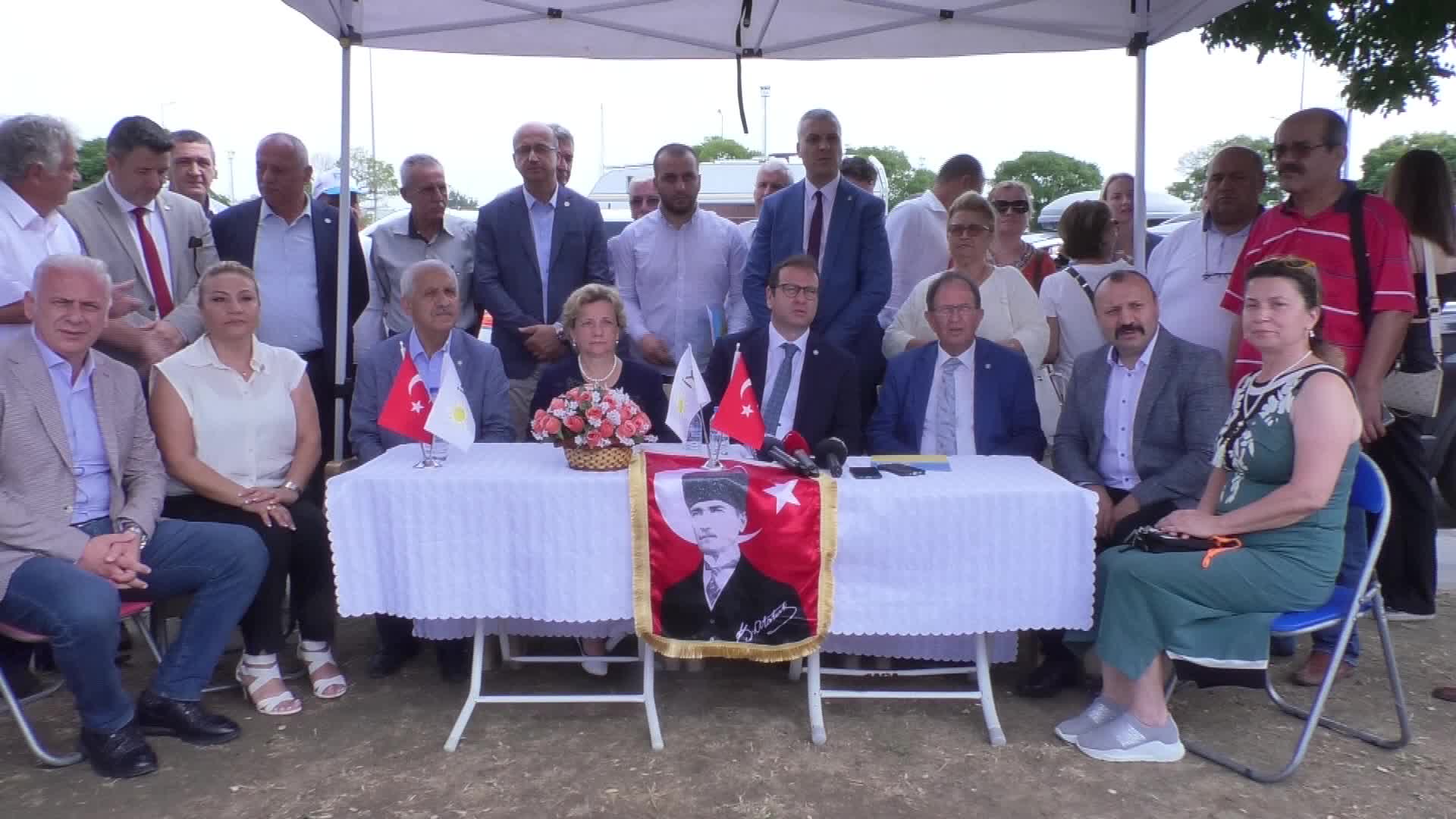 İYİ PARTİ YURT DIŞI TÜRKLERDEN SORUMLU GENEL BAŞKAN YARDIMCISI UZ, KAPIKULE SINIR KAPISINDA: “ÜLKEMİZDE YETİŞTİRDİĞİMİZ BİR DOKTORA, AVRUPA’NIN BİR RESTORANINDA GARSONLUK YAPARKEN RASTLAYABİLİYORSUNUZ”