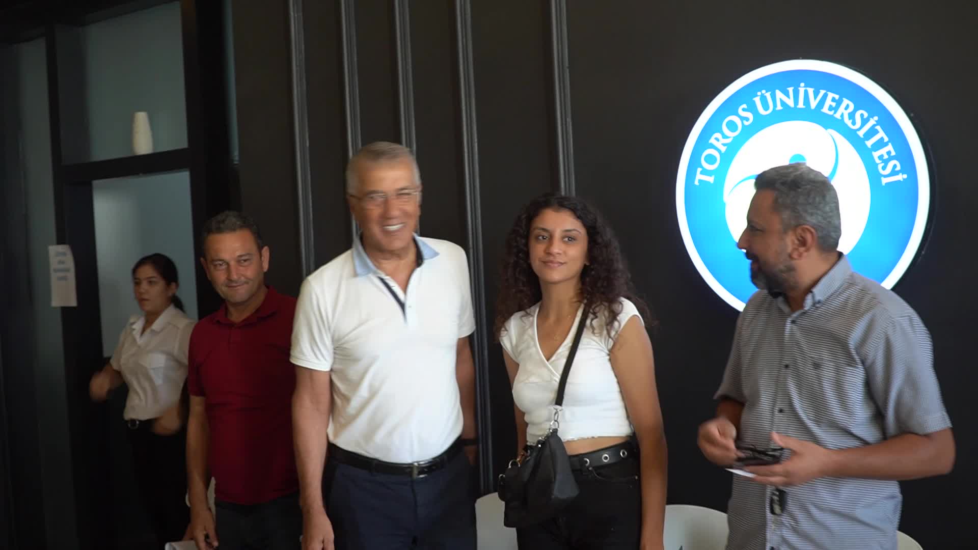 MEZİTLİ BELEDİYE BAŞKANI TARHAN, OTİZMLİ ÜNSAL’IN ÜNİVERSİTE HEYECANINA ORTAK OLDU