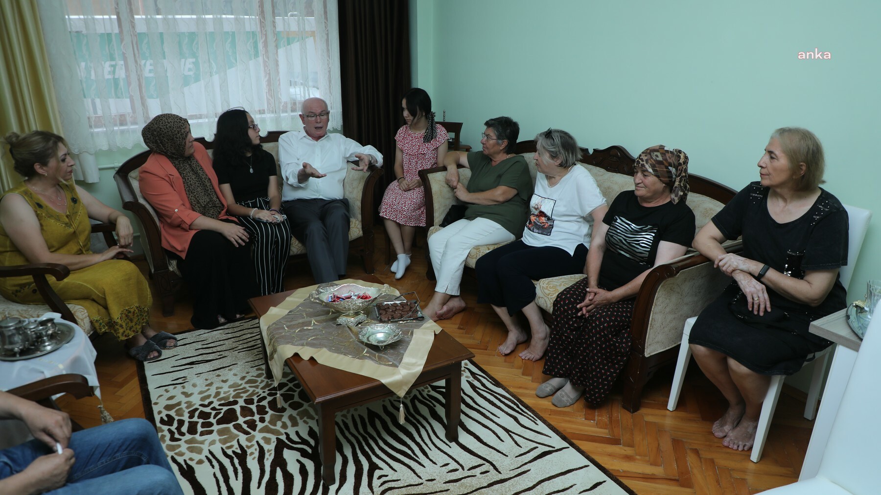 ODUNPAZARI BELEDİYE BAŞKANI KURT, KIRMIZITOPRAK’TA KADINLARLA BİR ARAYA GELDİ