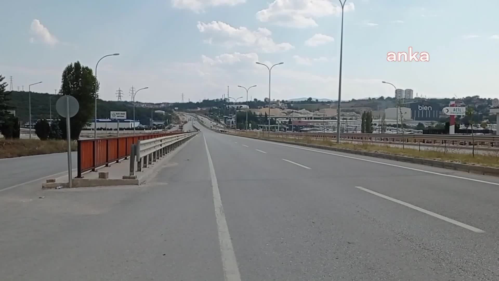 BİLECİK'TE HASTANE ÖNÜNDEN KARŞIYA YOĞUN TRAFİKTE GEÇMEK ZORUNDA KALAN VATANDAŞLAR TEPKİLİ
