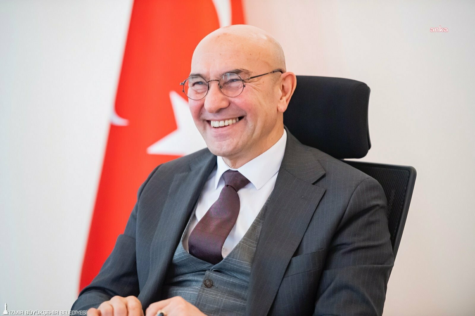 TUNÇ SOYER'DEN 'ASBESTLİ GEMİ' AÇIKLAMASI: "BUGÜN, İZMİR'İN ÇİFTE BAYRAMI; KUTLU OLSUN"