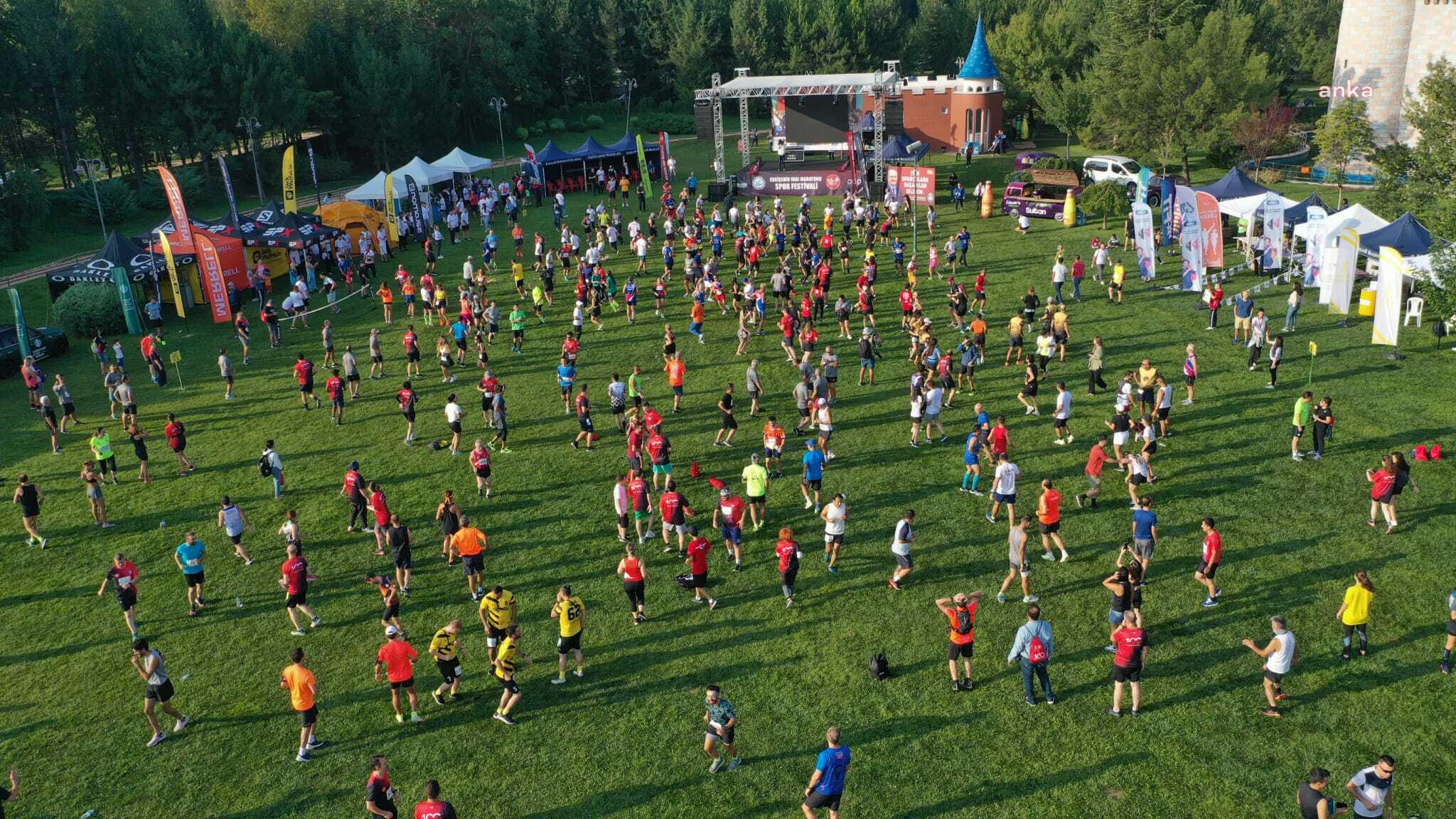 ESKİŞEHİR'DE BİNLERCE SPORCU KURTULUŞUN 100. YILINA KOŞTU