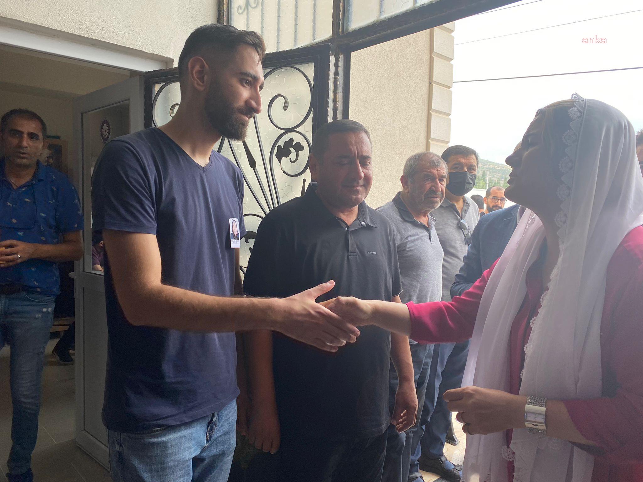 İZMİT BELEDİYE BAŞKANI HÜRRİYET, AKGÜL AİLESİNE BAŞSAĞLIĞI DİLEDİ