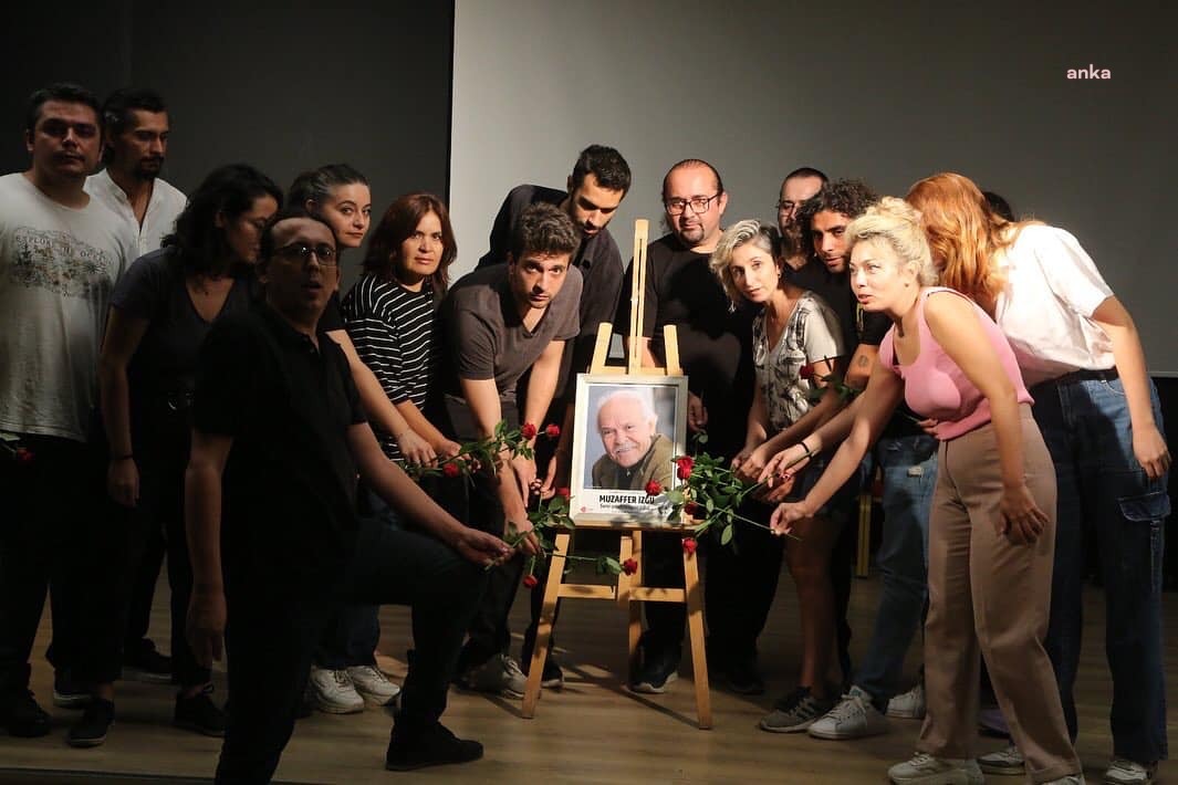 EFELER BELEDİYESİ ŞEHİR TİYATROSU, USTA SANATÇILARI UNUTMADI
