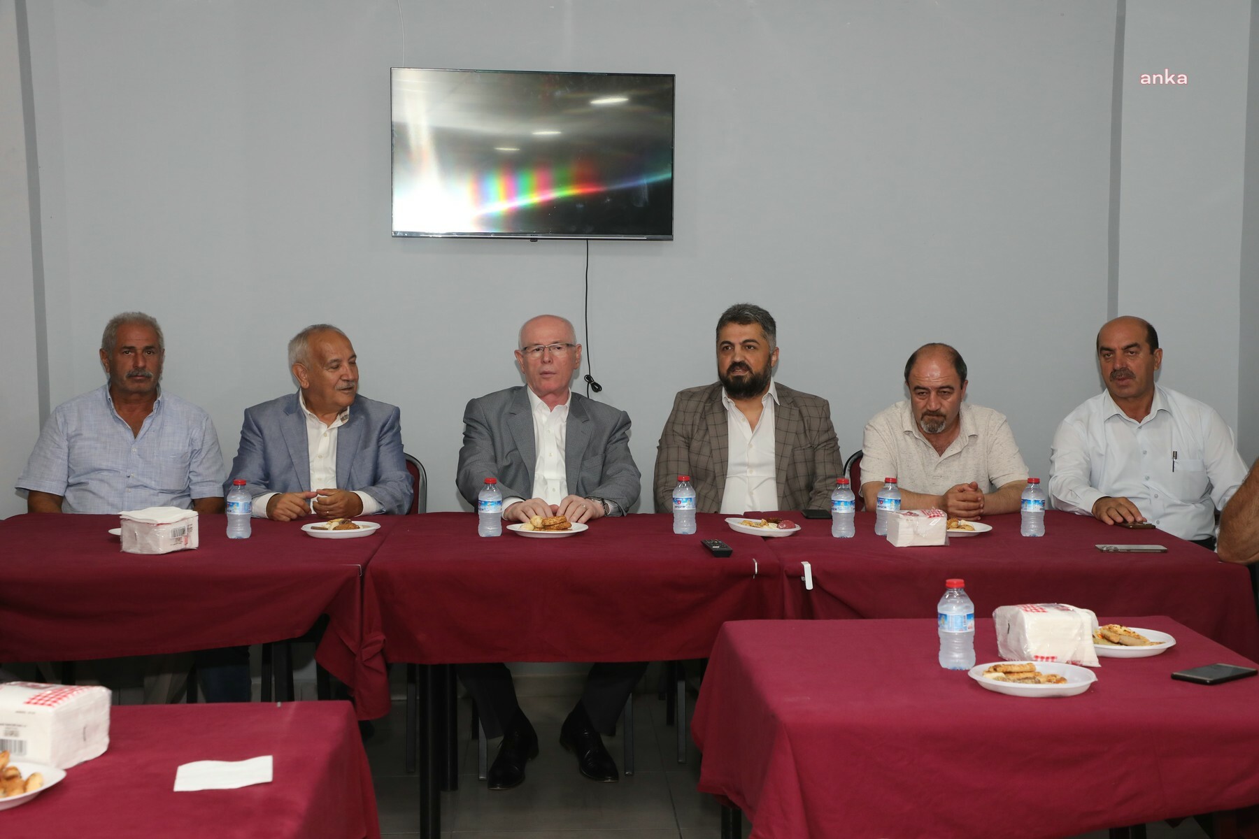 ODUNPAZARI BELEDİYE BAŞKANI KURT, MARDİNLİLER DERNEĞİ'Nİ ZİYARET ETTİ