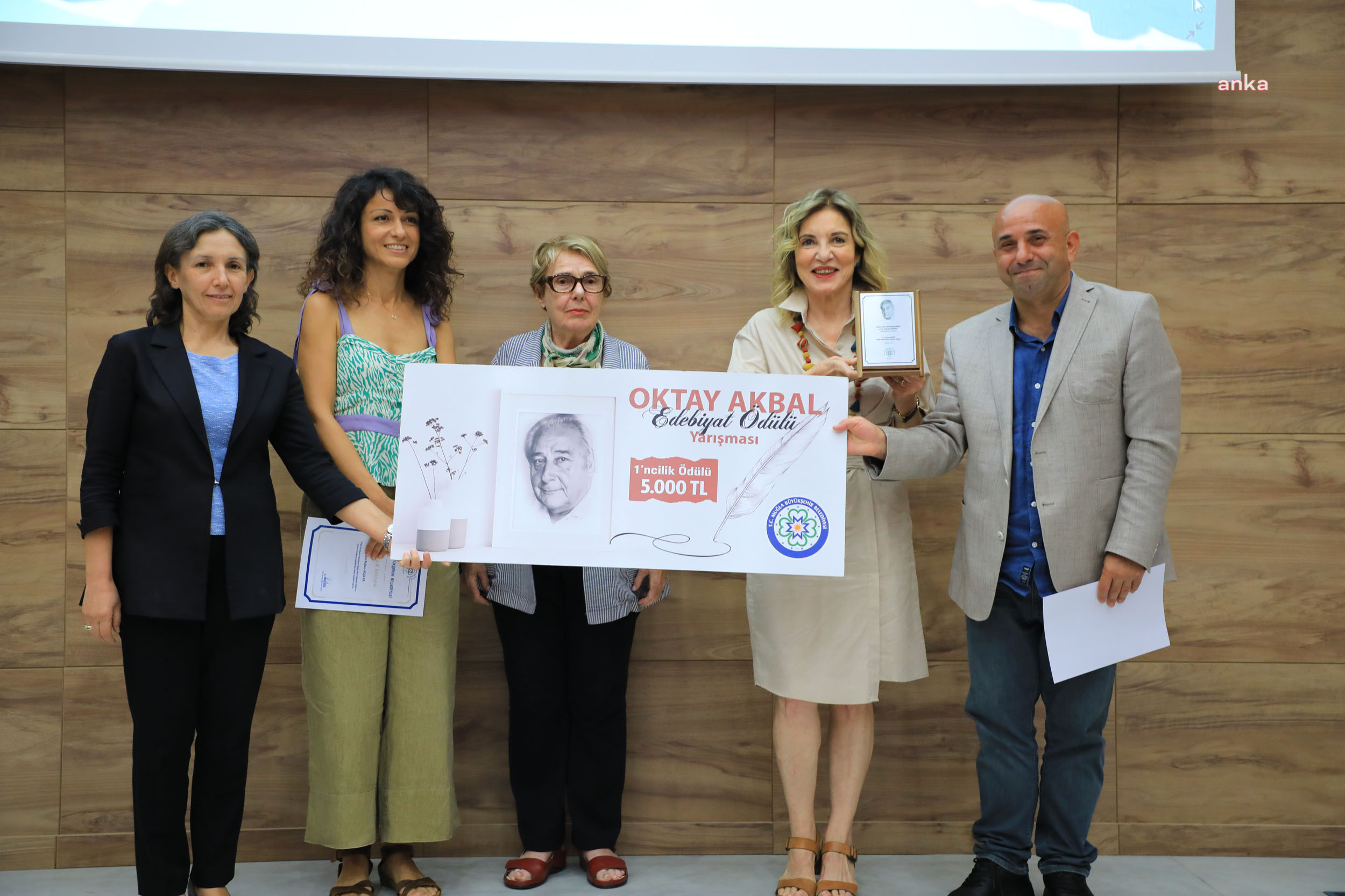OKTAY AKBAL EDEBİYAT ÖDÜLÜNÜ, ZEYNEP GÖĞÜŞ ALDI