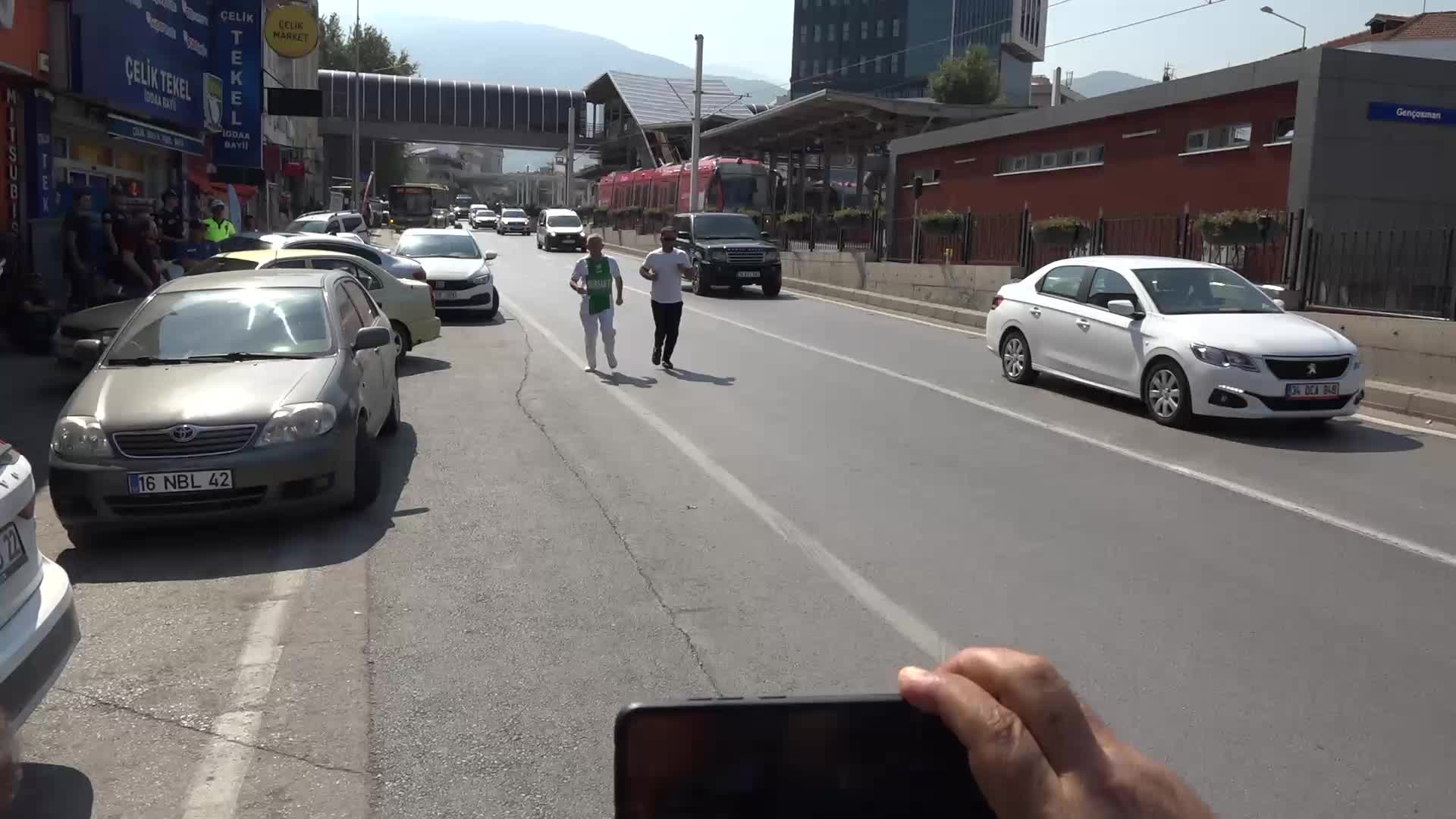 CHP BURSA İL BAŞKANLIĞI'NDAN TRAMVAY EYLEMİ: 4 KÖRÜKLÜ OTOBÜSÜN YAPACAĞI İŞ İÇİN 1 KATRİLYON LİRA HARCADILAR