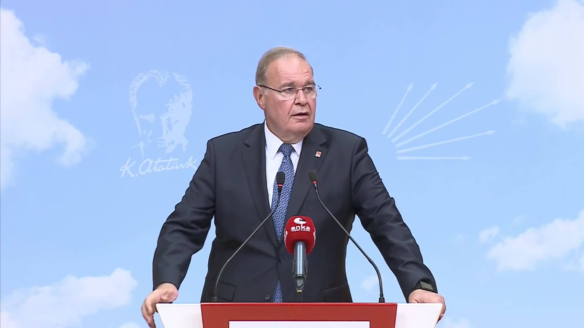 ÖZTRAK: SARAYIN KİBİRLİSİ BU KADAR DANIŞMANI NE YAPIYOR DİYORDUK. NE İŞE YARADIKLARI ANLAŞILDI, MİLLETİ SOYMAKLA GÖREVLİYMİŞ