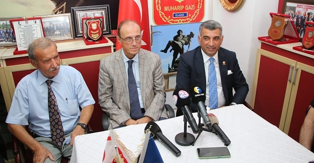KIBRIS BARIŞ HAREKATI'NI BAŞLATAN TURAN GÜNEŞ’İN OĞLU HURŞİT GÜNEŞ, ELAZIĞLI KIBRIS GAZİLERİNE "AYŞE TATİLE ÇIKSIN" ŞİFRESİNİN HİKAYESİNİ ANLATTI