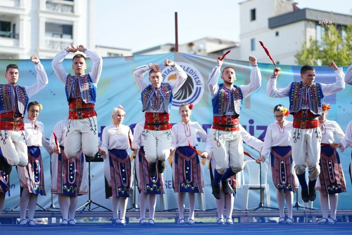 KARTAL'DA ULUSLARARASI HALK OYUNLARI FESTİVALİ COŞKUSU