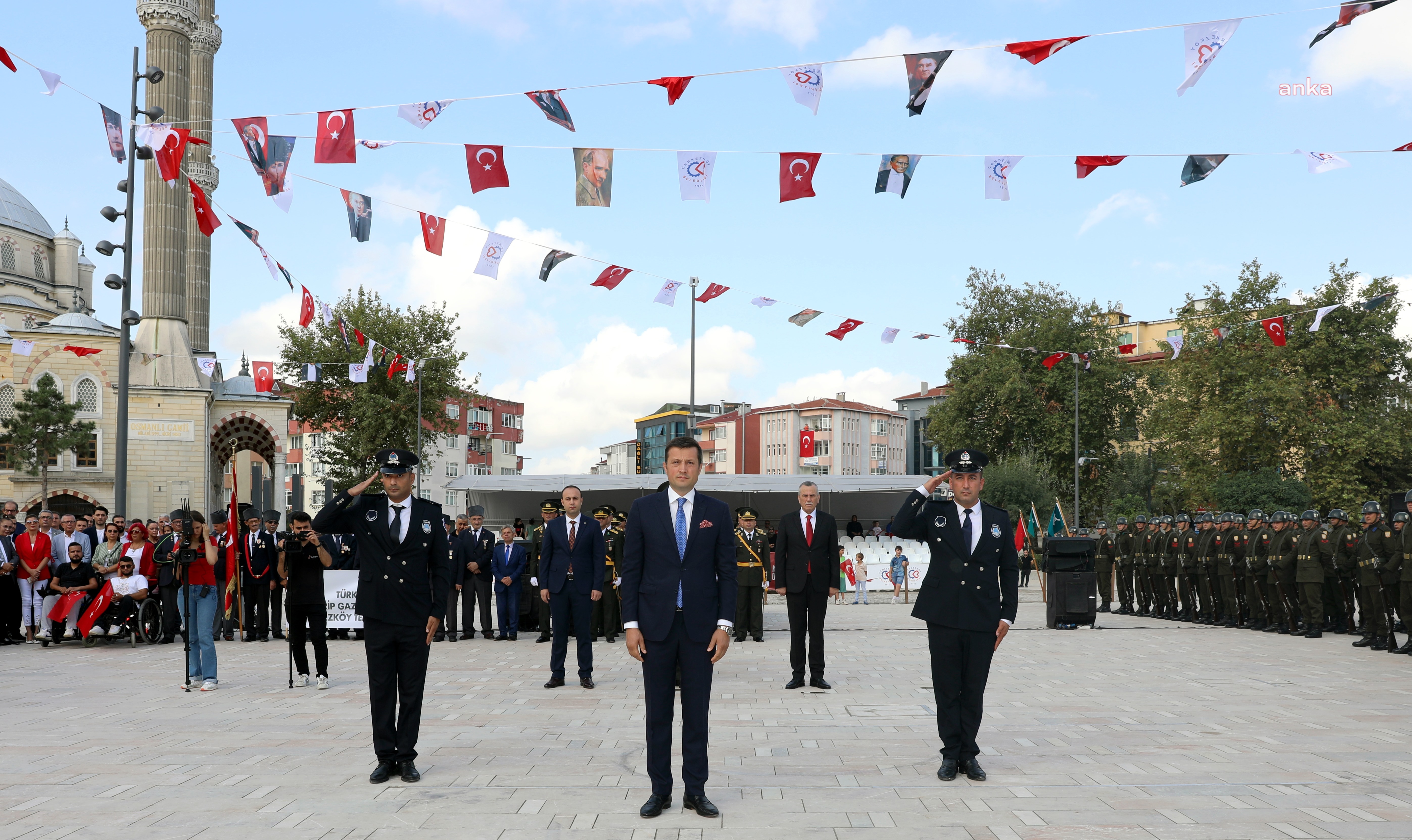 ÇERKEZKÖY'ÜN YENİLENEN CUMHURİYET MEYDANI'NDA 100. YIL COŞKUSU
