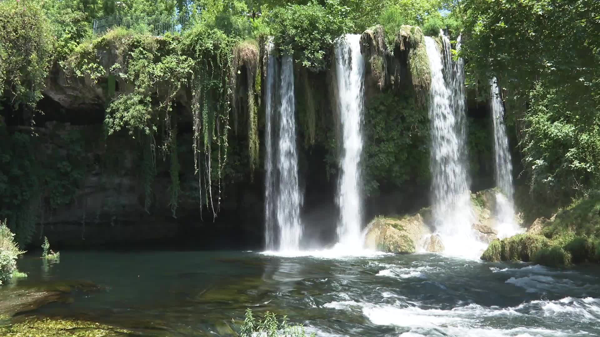 DOĞA HARİKASI DÜDEN ŞELALESİ, PANDEMİ DÖNEMİNDE KENDİNİ YENİLEDİ