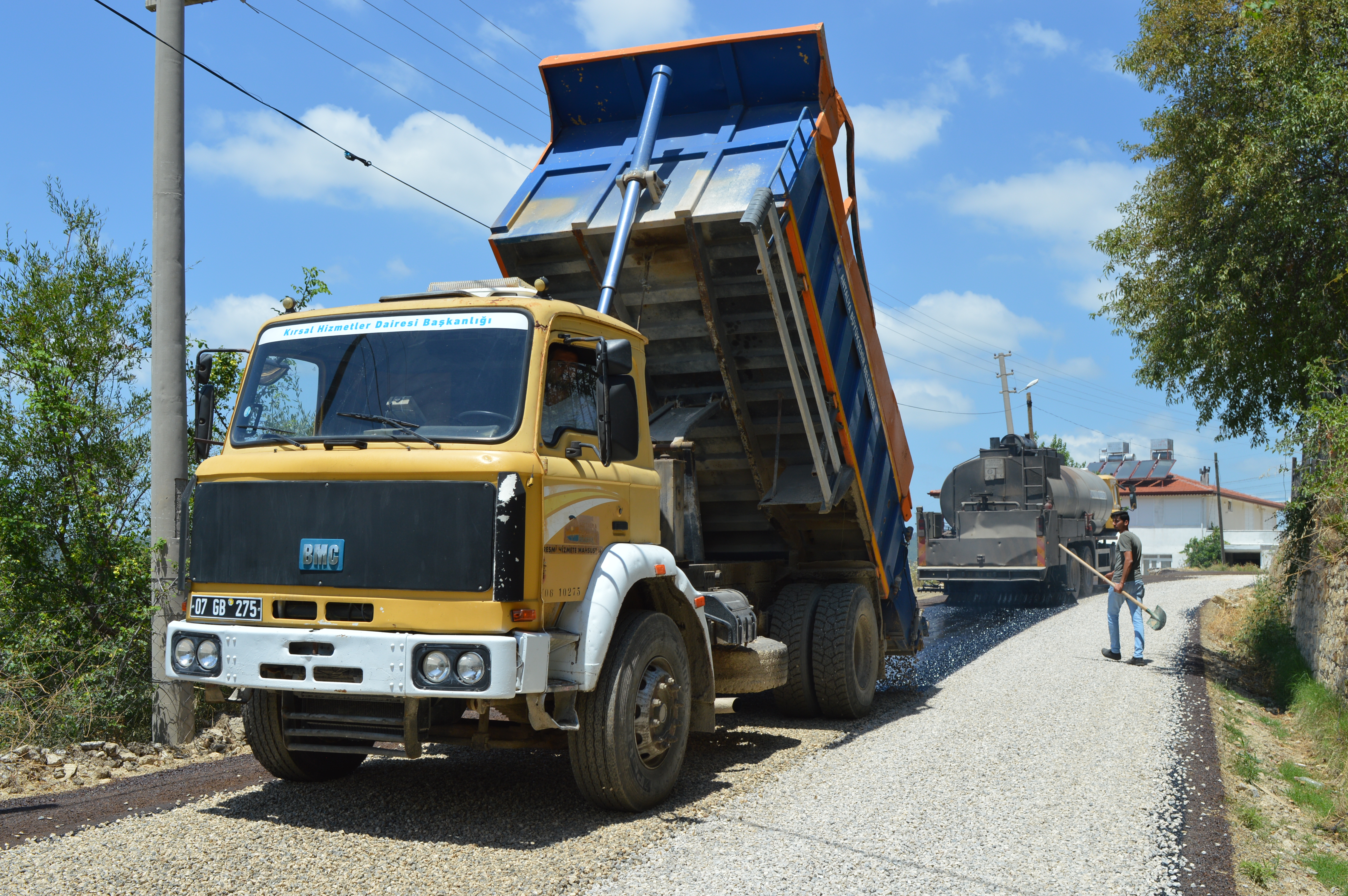 MANAVGAT GÜZELYALI GRUP YOLUNDA ASFALT ÇALIŞMASI