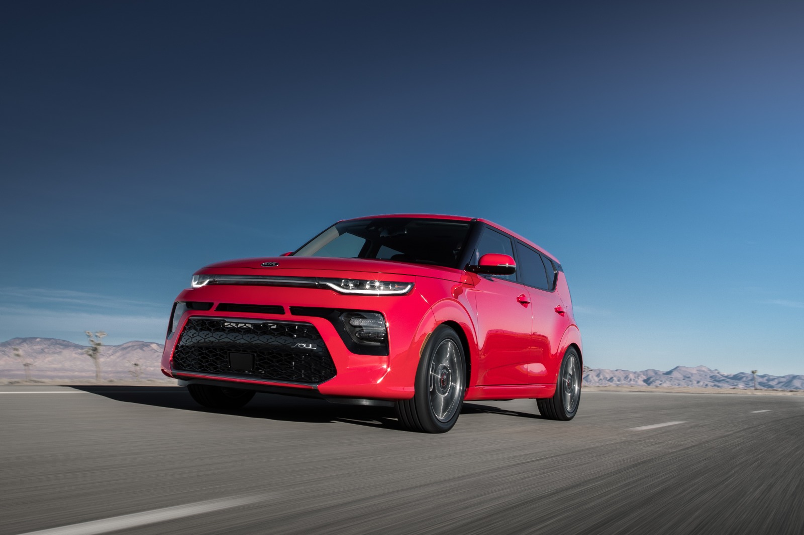 KIA ÜST ÜSTE ALTINCI DEFA EN KALİTELİ OTOMOTİV MARKASI SEÇİLDİ