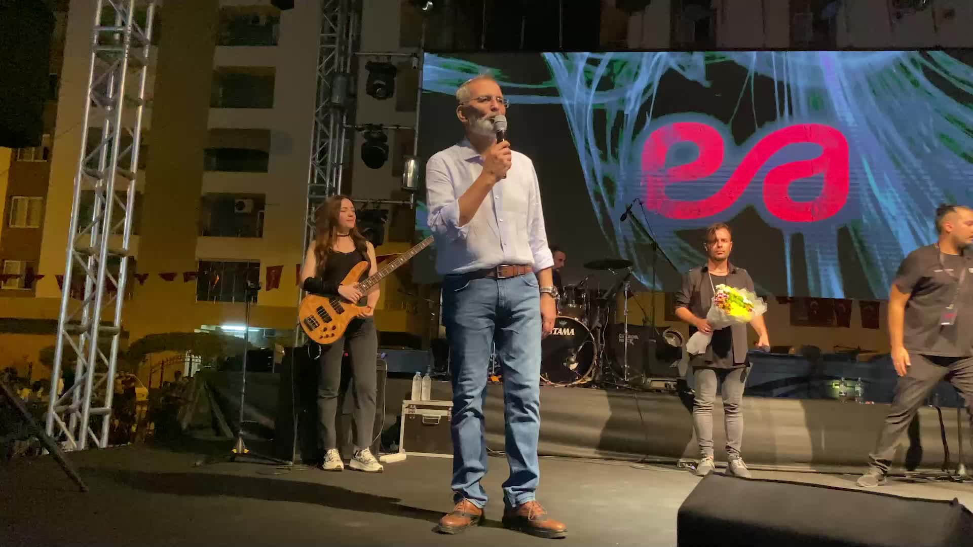 TARSUS'TA ZAFER BAYRAMI COŞKUSU EMRE AYDIN İLE YAŞANDI