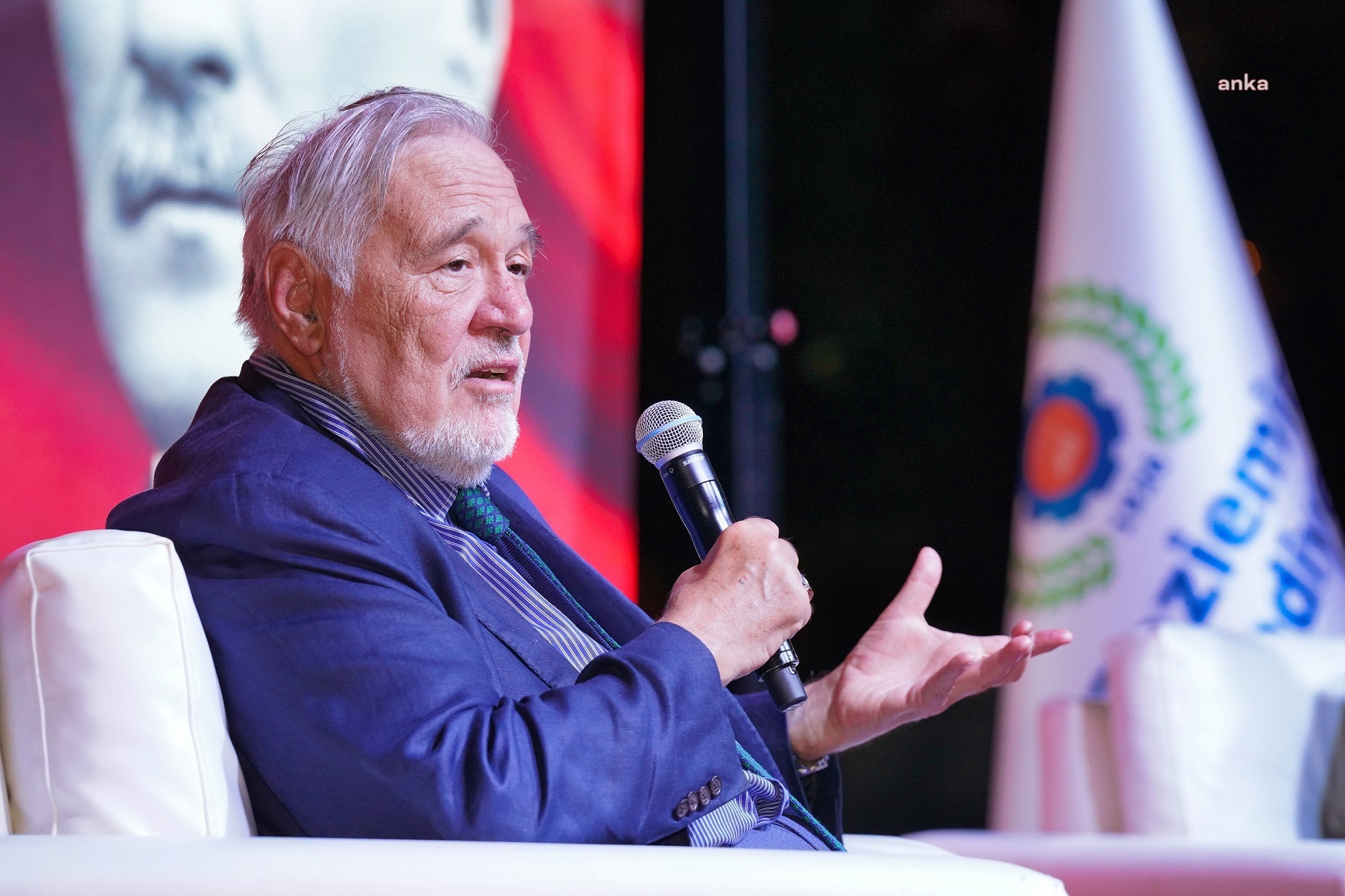 İLBER ORTAYLI, GAZİEMİR’DE BÜYÜK ZAFER’İ ANLATTI