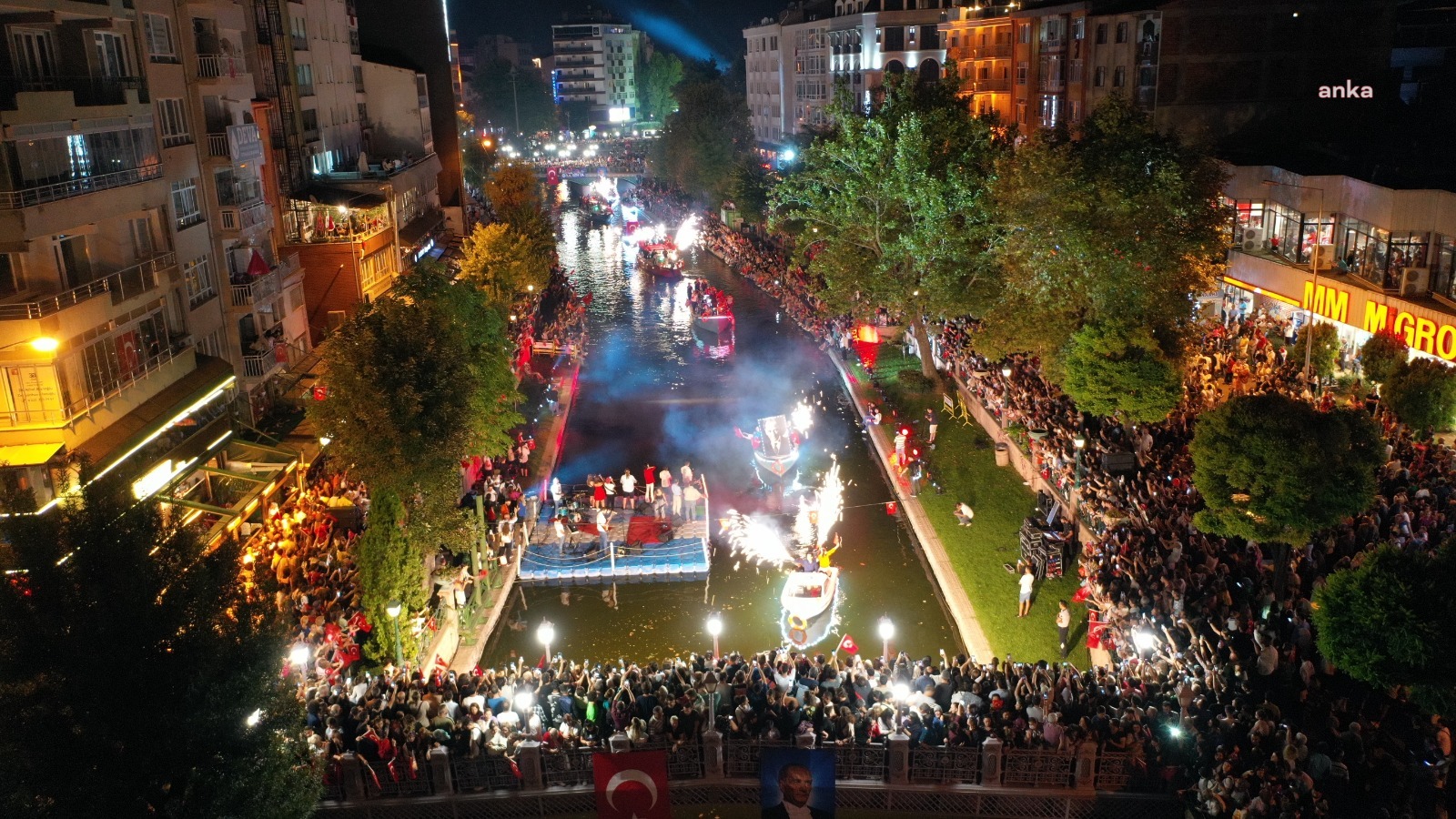 ESKİŞEHİR'DE BÜYÜK ZAFERİN 100. YILINDA GÖRKEMLİ KUTLAMA