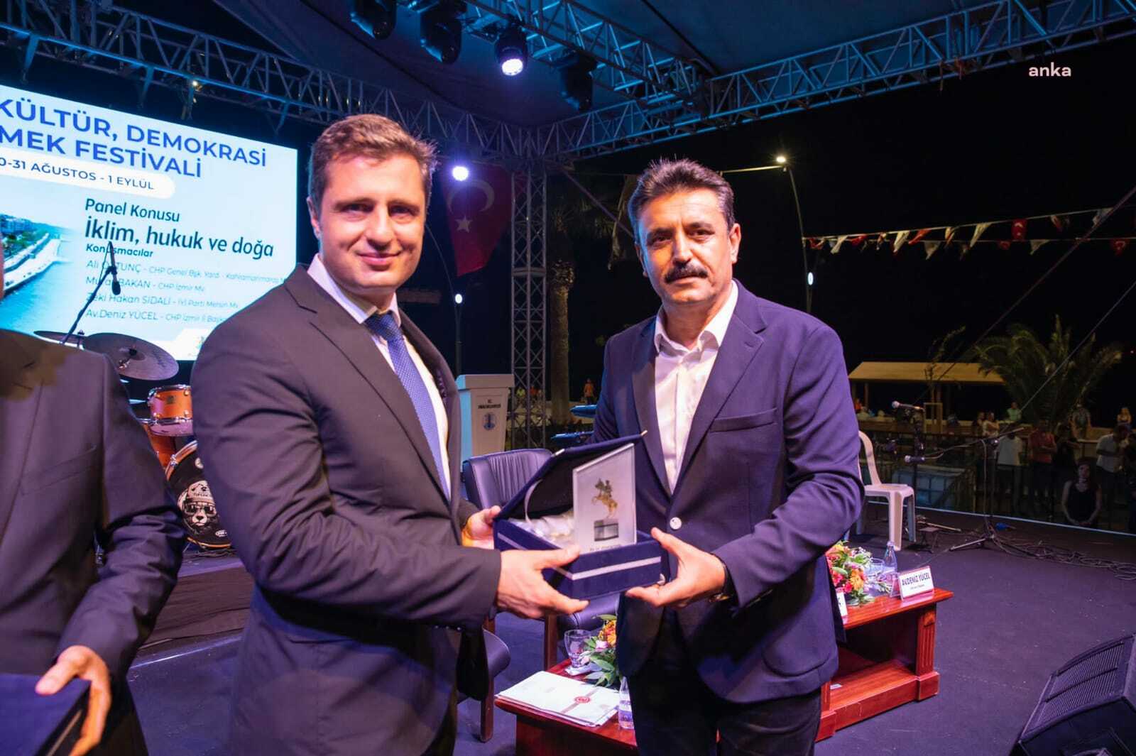 ZAFER BAYRAMI DİKİLİ’DE FESTİVAL İLE TAÇLANDI