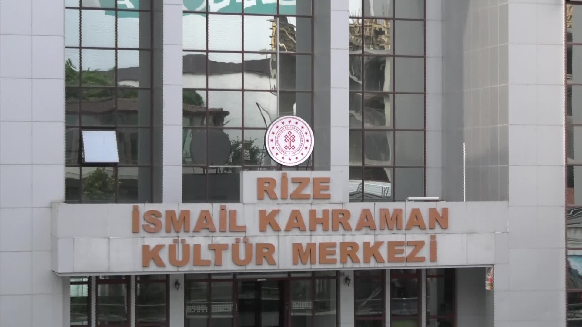 RİZELİ VATANDAŞLARDAN "KURTULUŞ GÜNÜ DEĞİL FETİH KUTLANIR" DİYEN İSMAİL KAHRAMAN'A TEPKİ: "GAZOZ KAPAĞIYLA MI ÖLDÜ ŞEHİTLERİMİZ?"