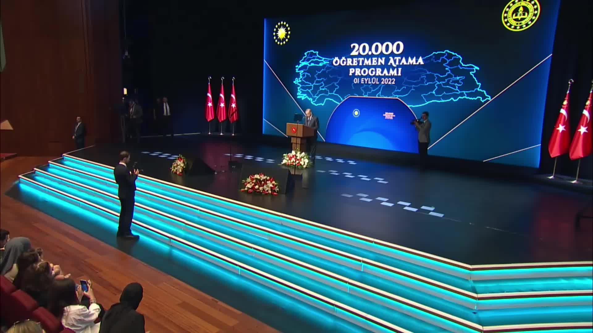 CUMHURBAŞKANI ERDOĞAN: “SİZ EĞİTİM-ÖĞRETİM MİMARI MISINIZ, YOKSA SOKAKLARDA ÇAPULCU OLARAK DOLAŞANLARDAN MISINIZ?”