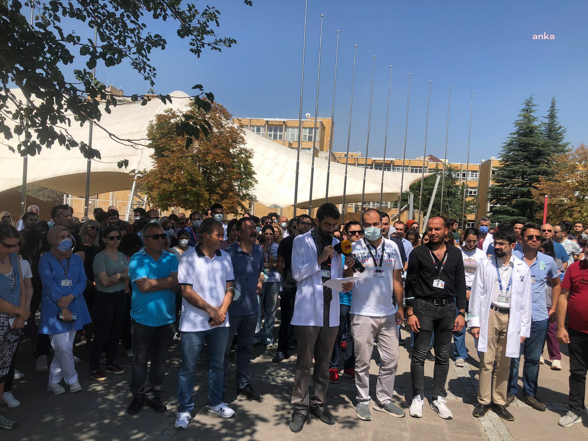 HACETTEPE ÜNİVERSİTESİ ASİSTAN HEKİMLERİ: "15 EYLÜL’E KADAR TATMİN EDİCİ DÜZENLEMELER UYGULAMAYA GEÇİRİLMEZSE TÜRKİYE’NİN DÖRT BİR YANINDA İŞ BIRAKMA EYLEMLERİ YAPACAĞIZ"