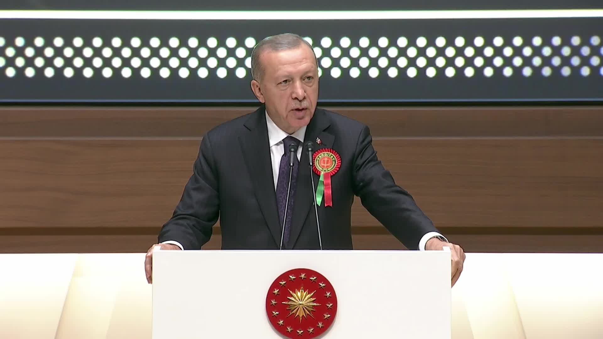 ERDOĞAN: BİRİLERİ, ÜLKEMİZİN ADALET SİSTEMİNİ SUÇ ÇETELERİNİN KİRLİ OYUNLARINA KURBAN ETMEK İÇİN VAR GÜCÜYLE UĞRAŞIYOR. BÖYLE BİR REZİLLİĞE ASLA İZİN VERMEYECEĞİZ