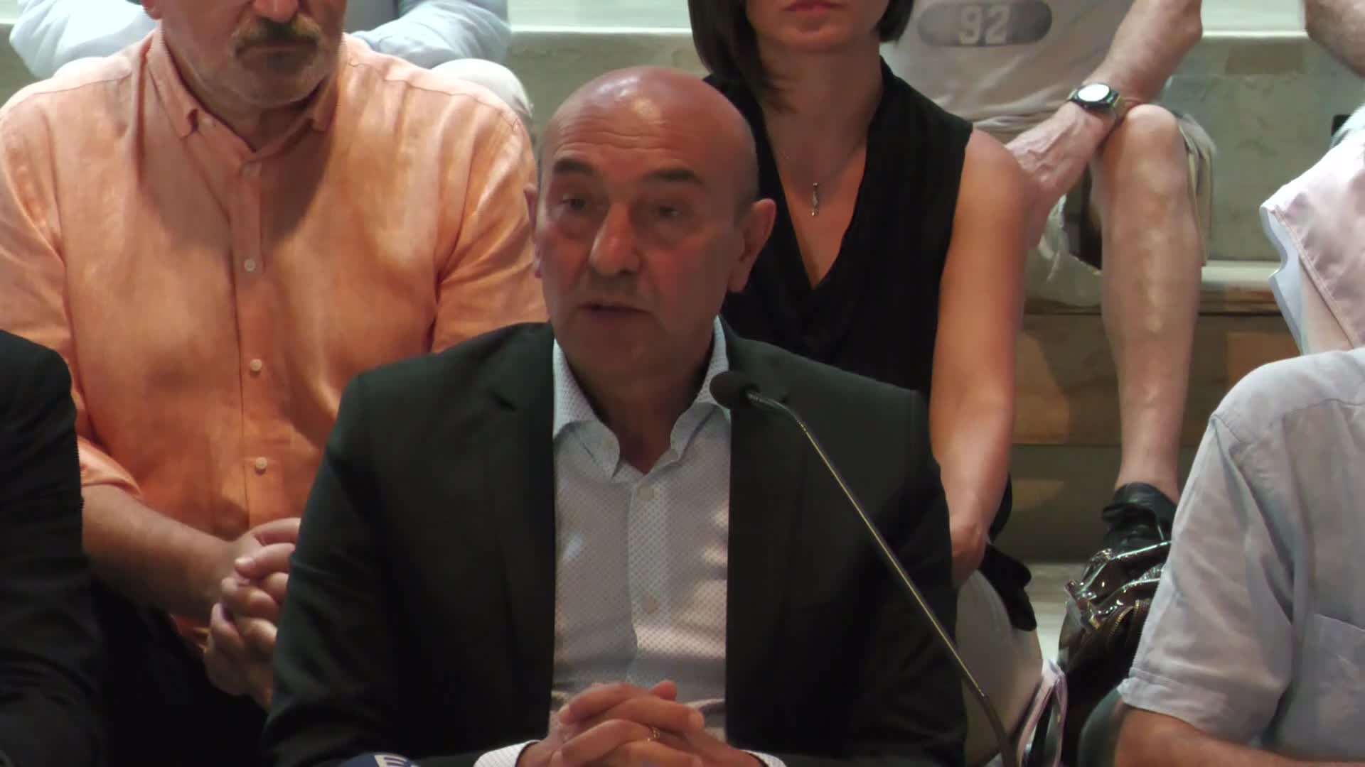 İZMİR'DE ASBESTLİ GEMİYE KARŞI MÜCADELE SÜRÜYOR. TUNÇ SOYER: "KARŞILARINDA ÇELİK GİBİ DURMAYA DEVAM EDECEĞİZ"